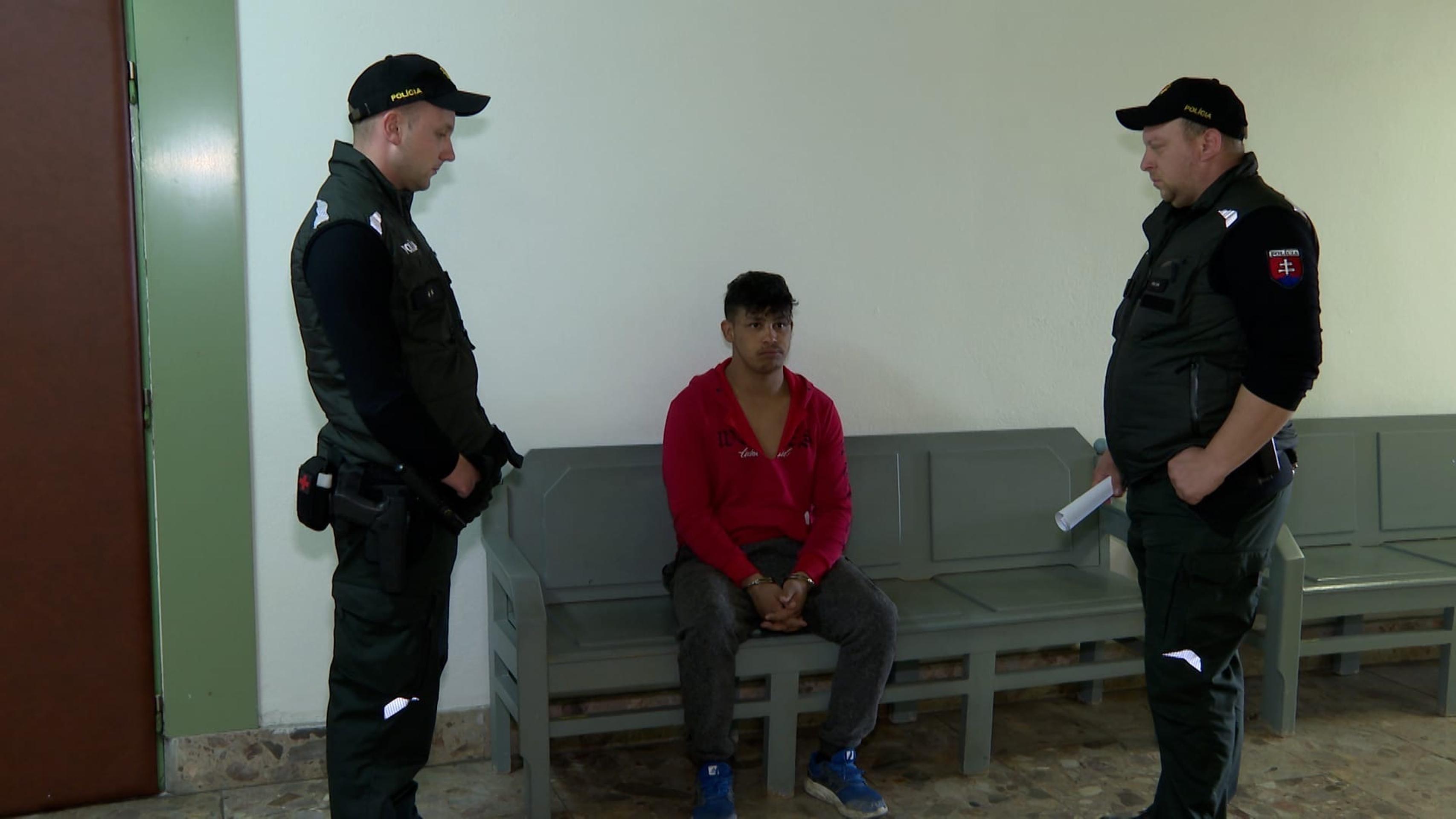 Jeden z mužov, ktorý napadol policajtov v osade pri Sabinove.