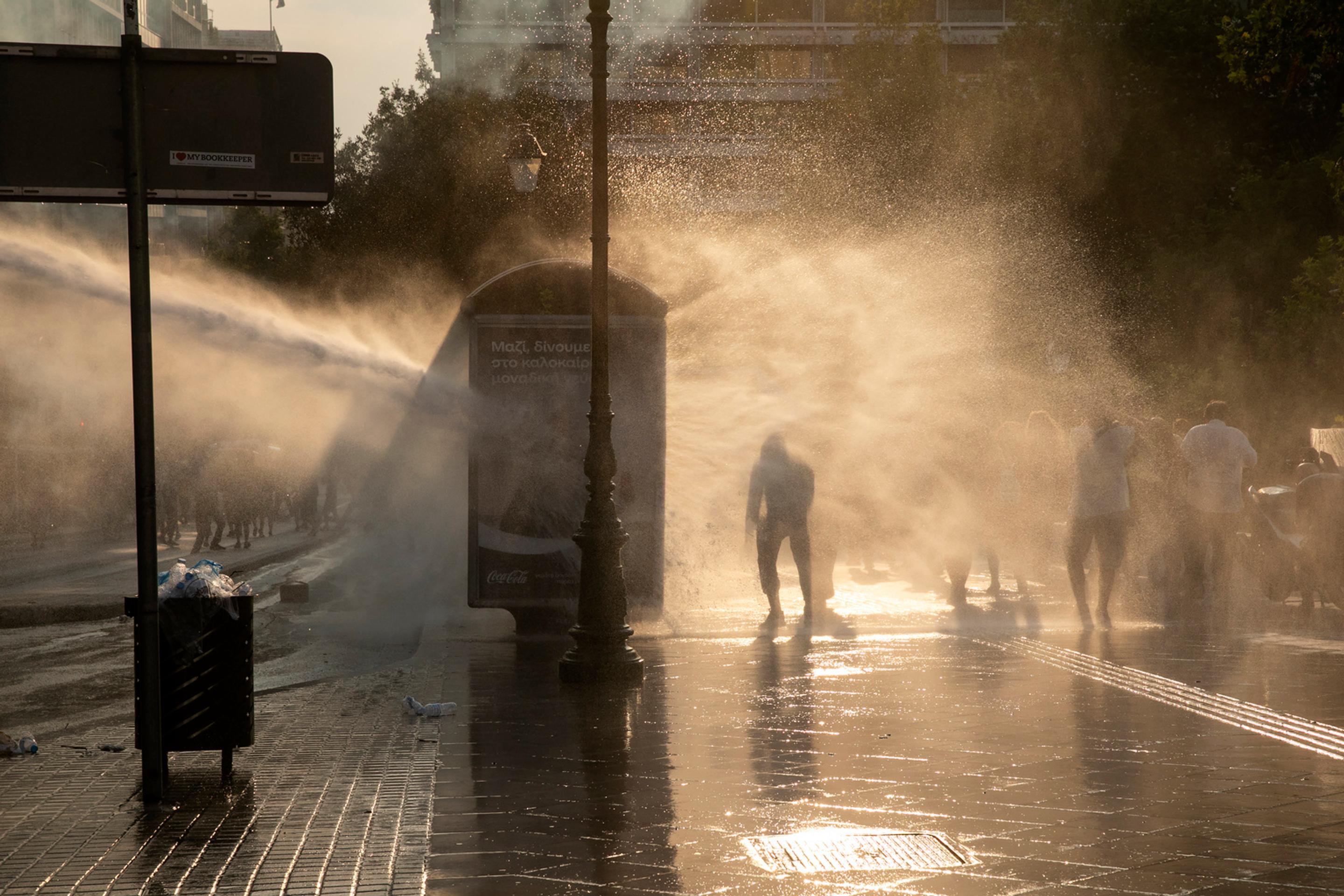 Tisícky Grékov protestovali proti plánom na zavedenie povinného očkovania