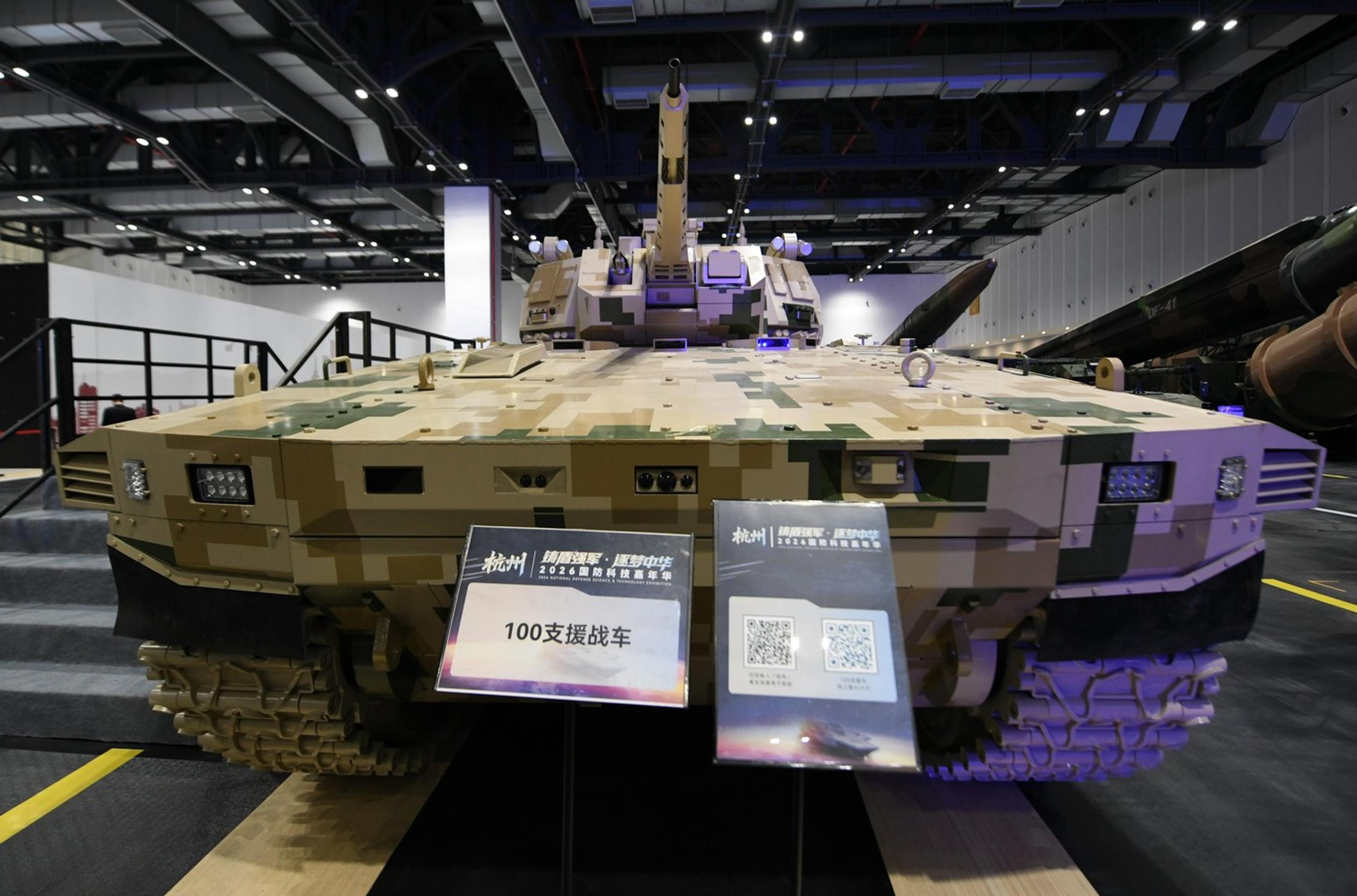 Nový čínsky tank Typ-100.