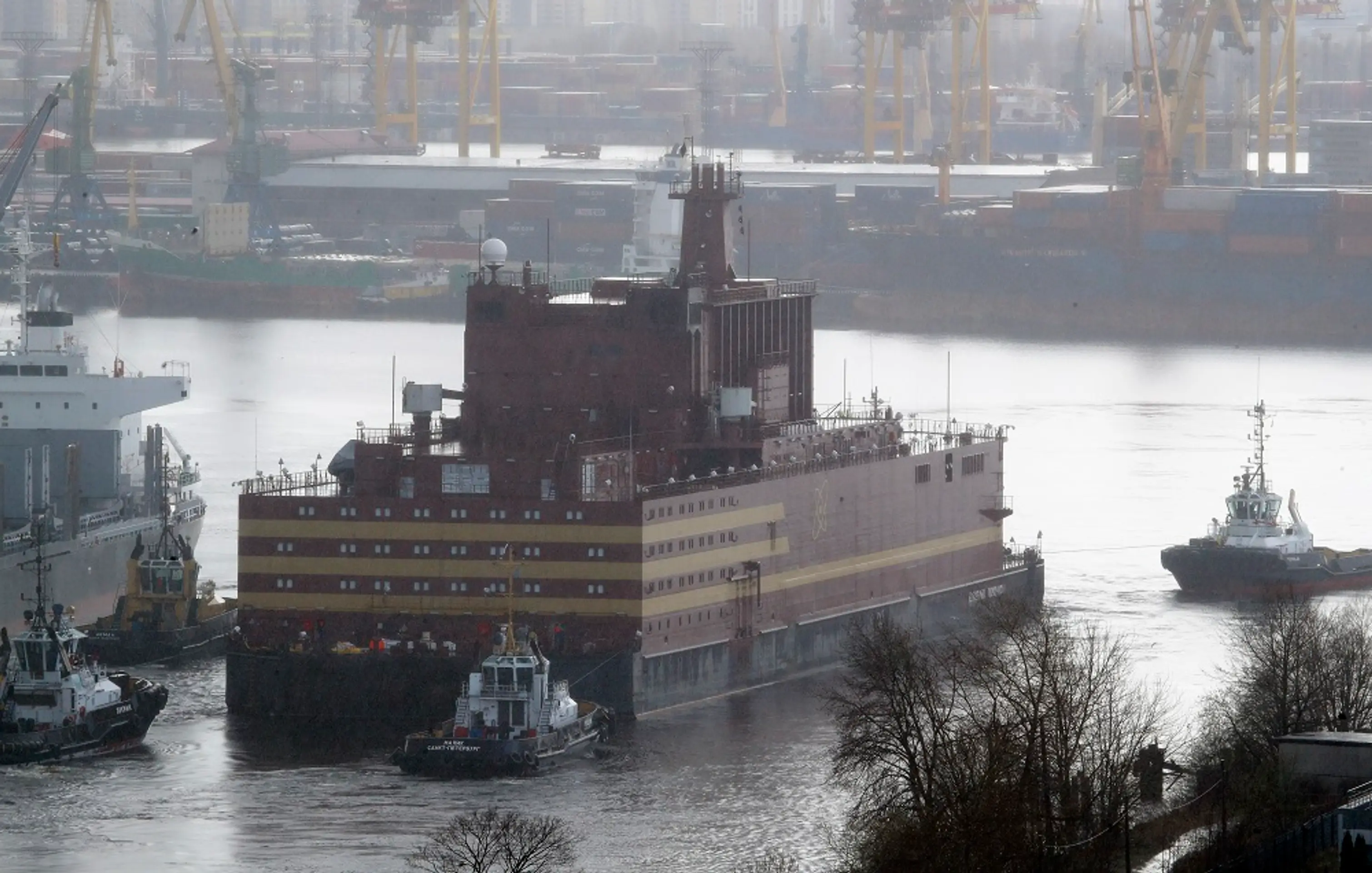 Akademik Lomonosov.