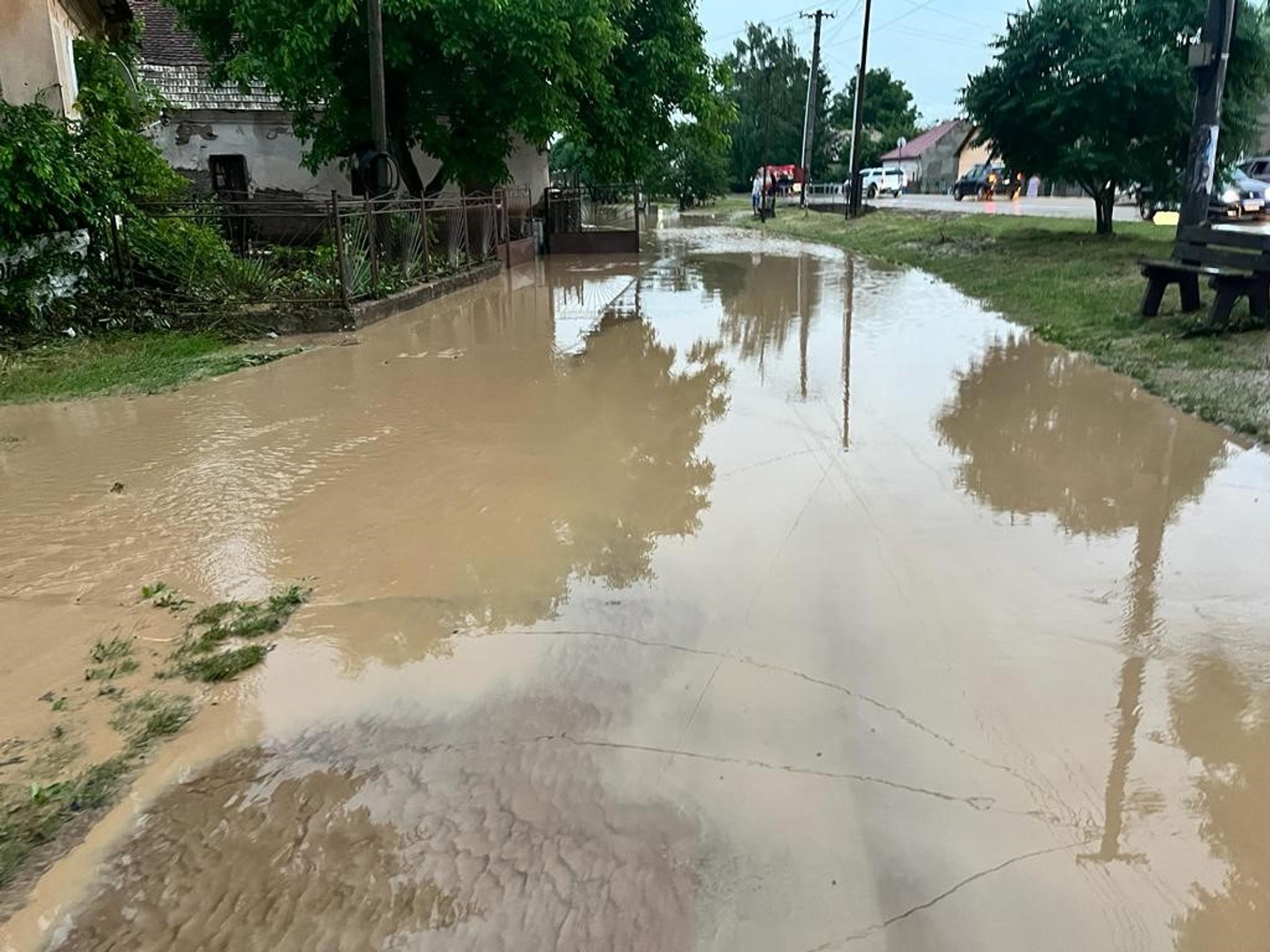 Povodeň v obci Pavlovce.
