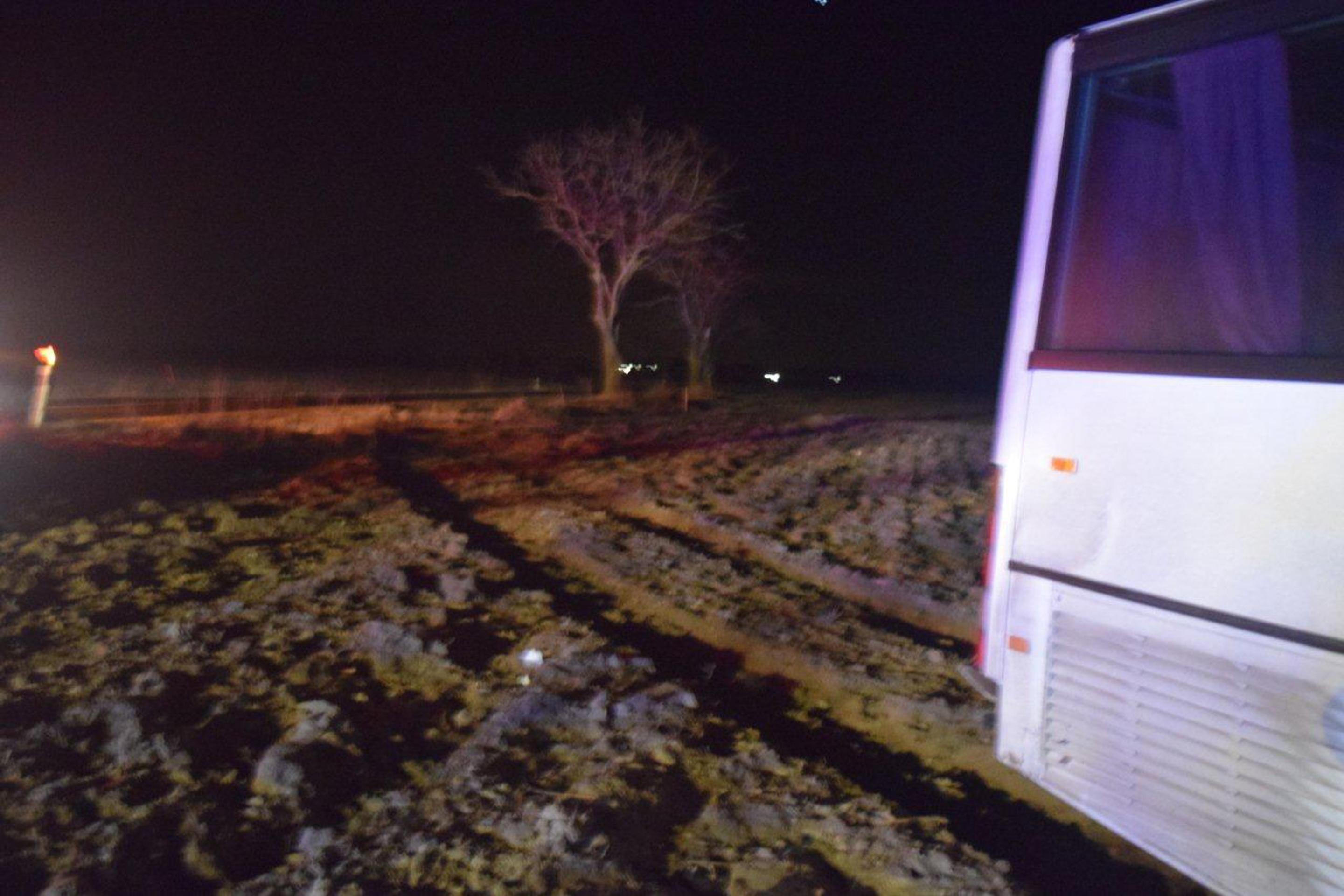 Vypadnutá tyč zasiahla vodiča autobusu.