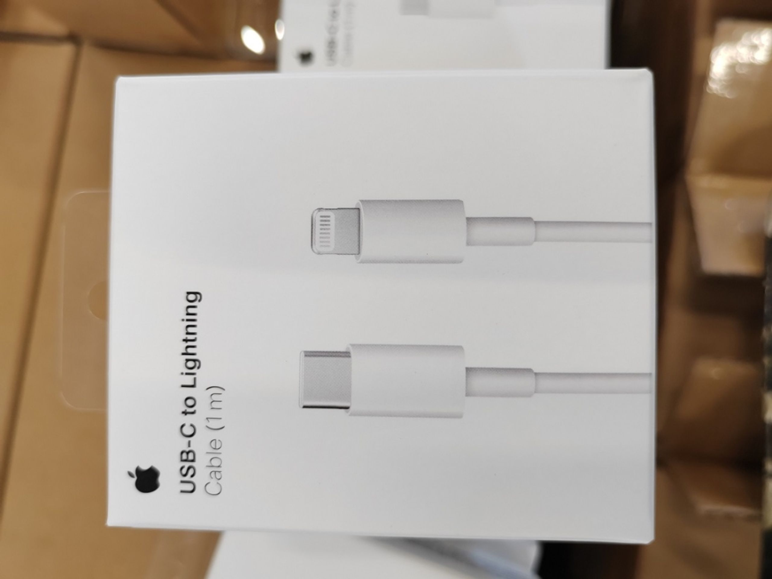 Finančná spáva SR zaistila vyše 15-tisíc falzifikátov príslušenstva Apple