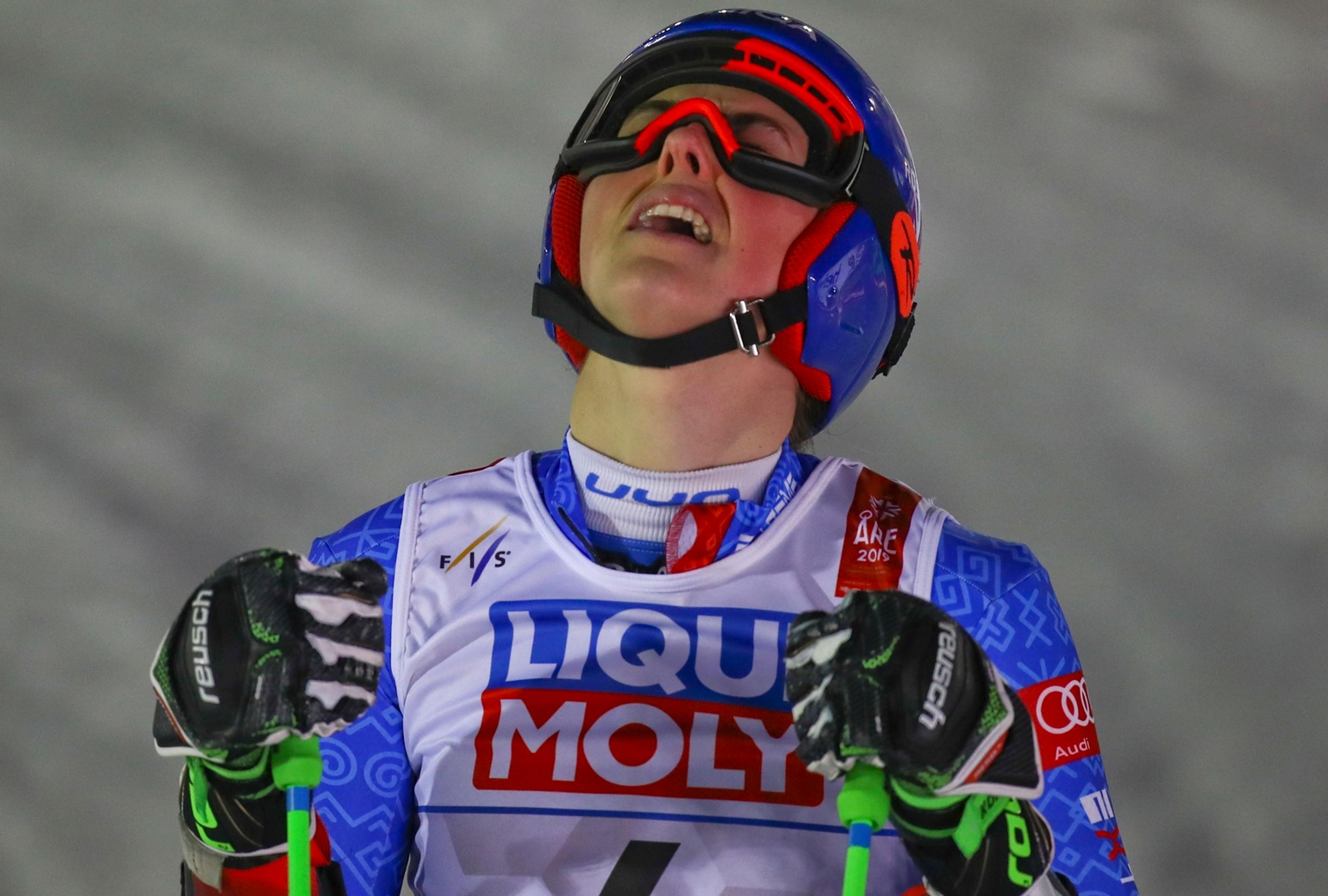 Sprava Ross Barkley a Olivier Giroud z Chelsea oslavujú gól v prvom 16-finále EL na pôde Malmo.