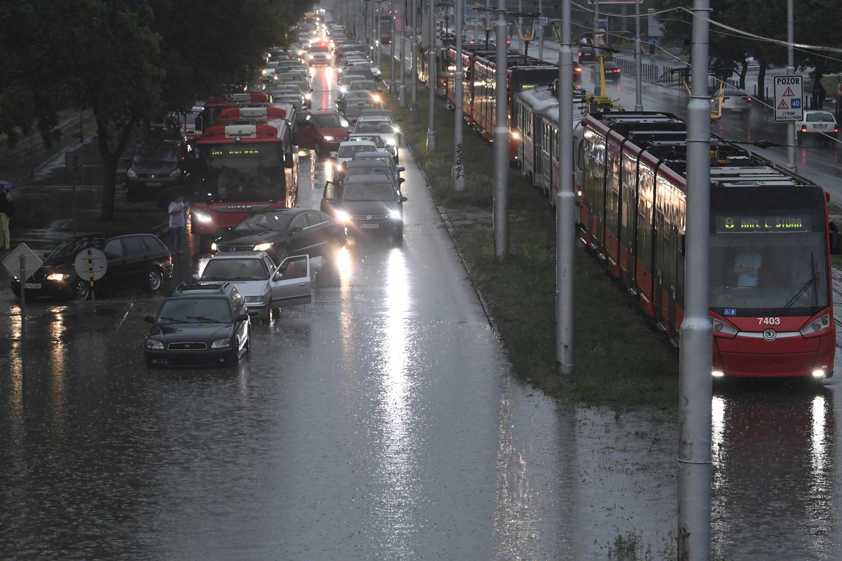 Bratislava po búrke