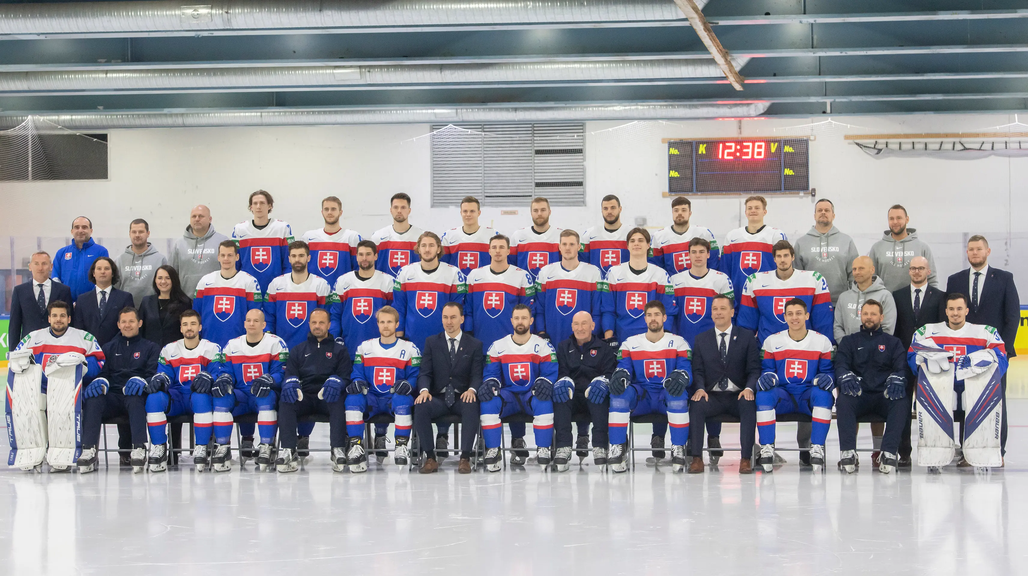 Spoločné fotenie slovenskej hokejovej reprezentácie na MS 2022.