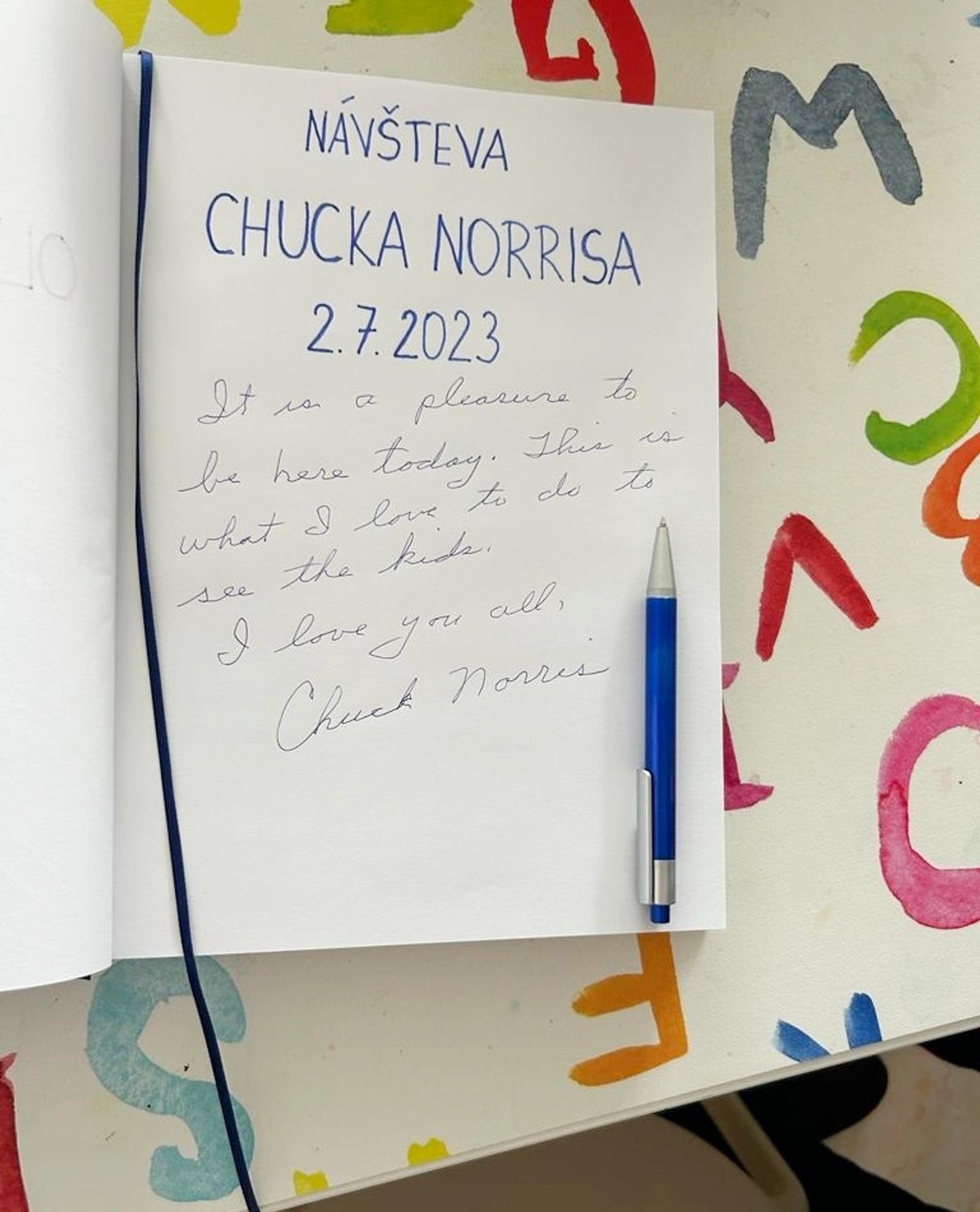 Chuck Norris v onkologickom centre. 