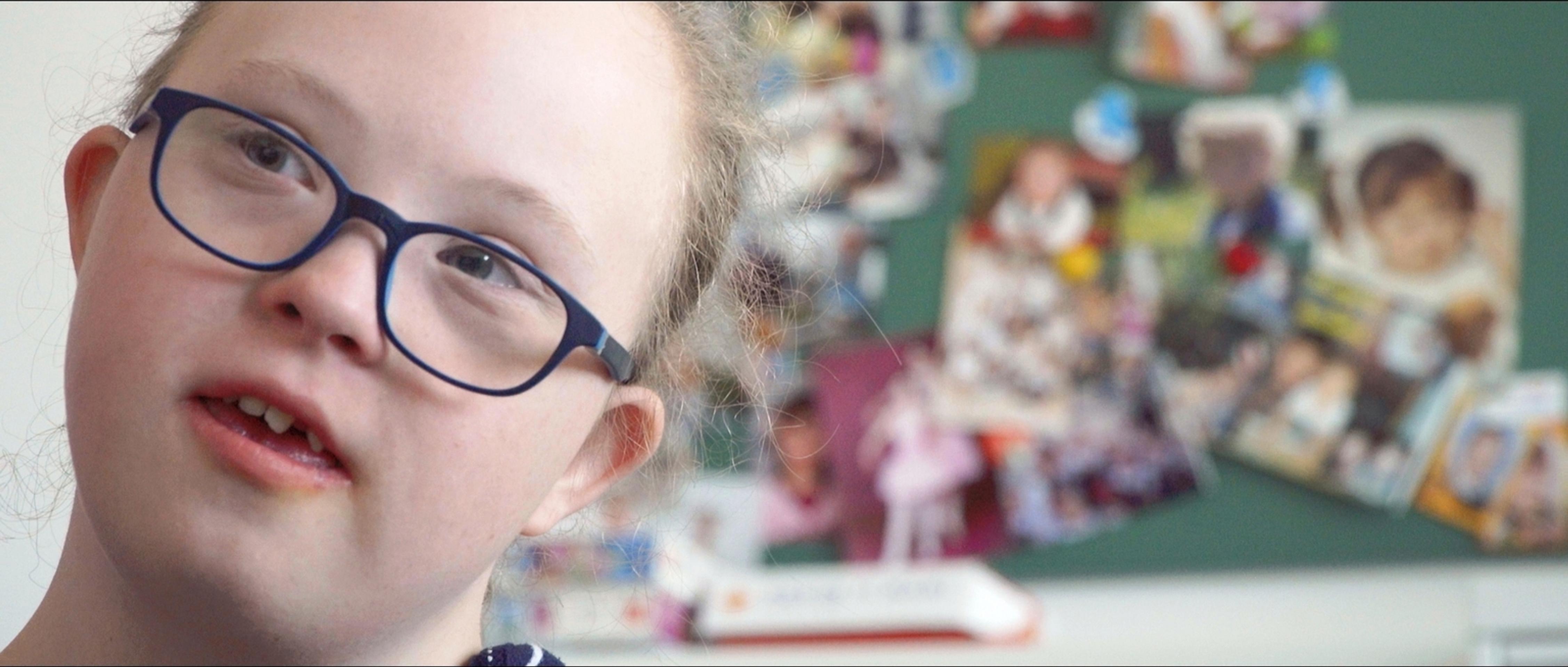 Dokument rozpráva príbeh o malej Dorotke. 