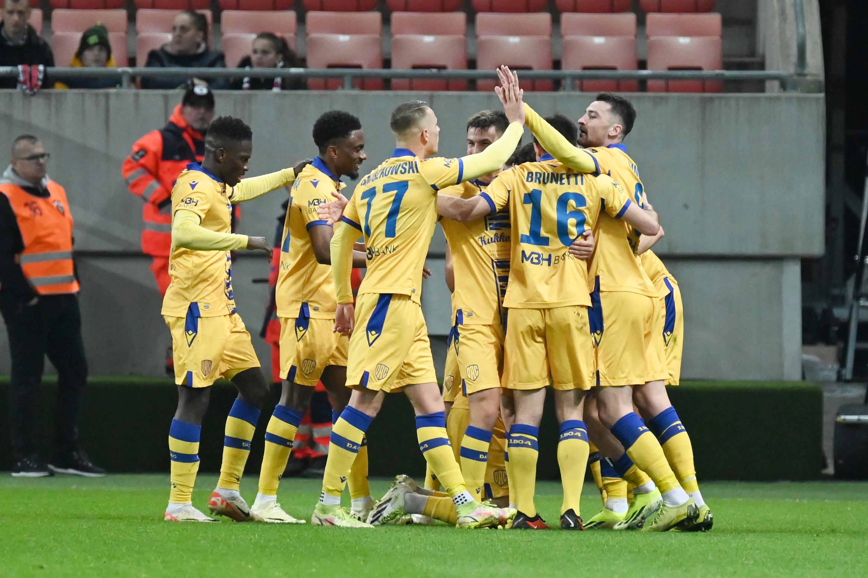 Gólová radosť hráčov DAC v 20. kole Niké ligy na pôde Trnavy.