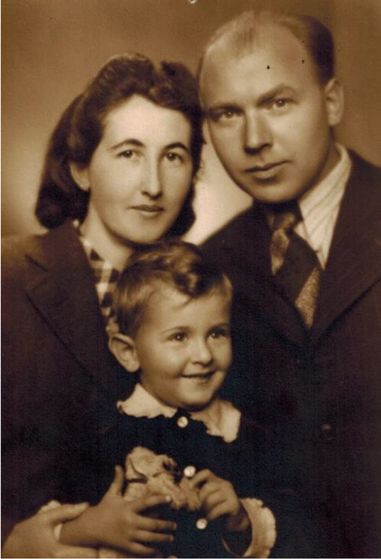 Peter so svojimi rodičmi.