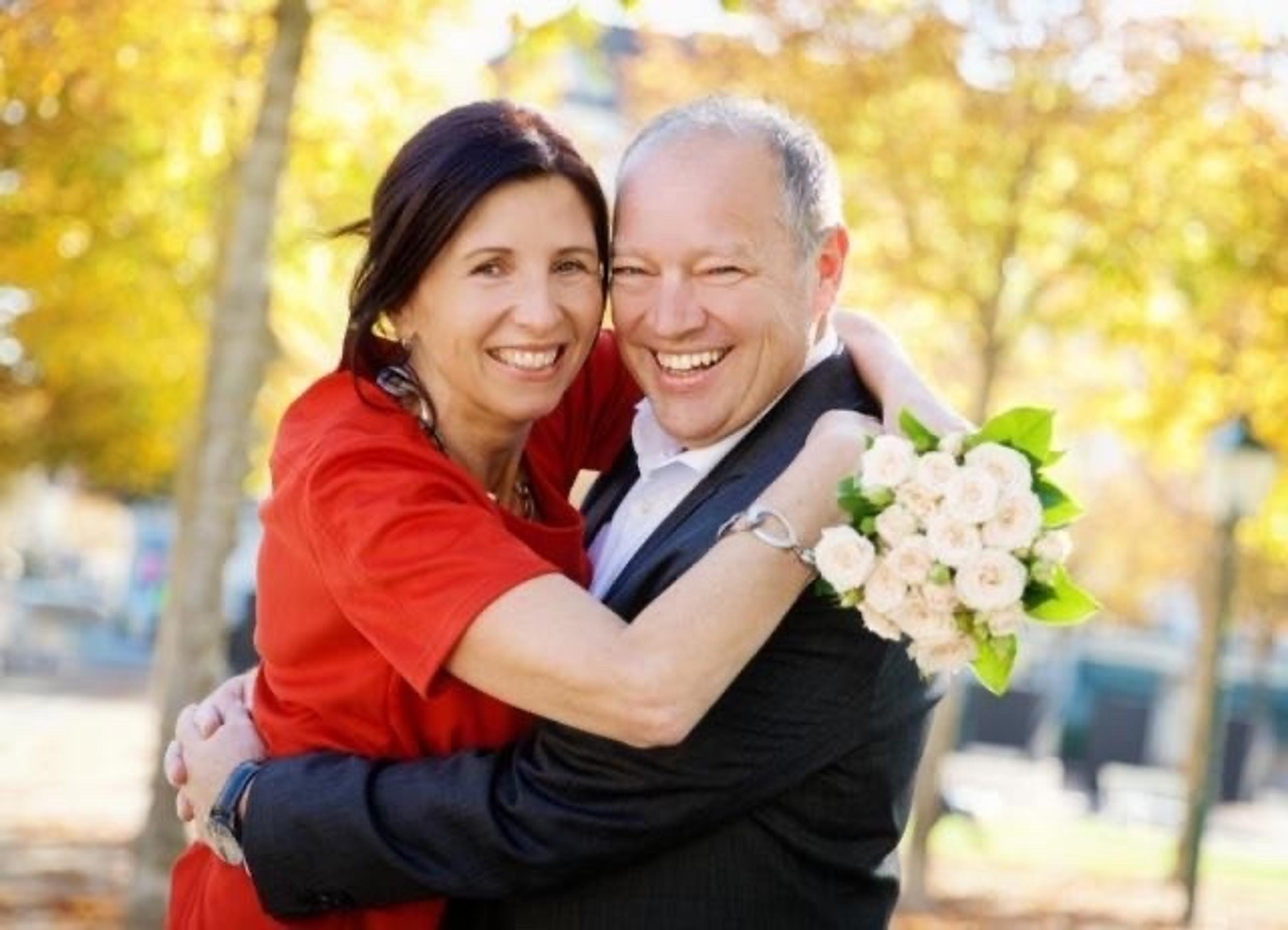 Policajti hliadkujú  pred Bazilikou Matky Božej po útoku nožom v juhofrancúzskom meste Nice.