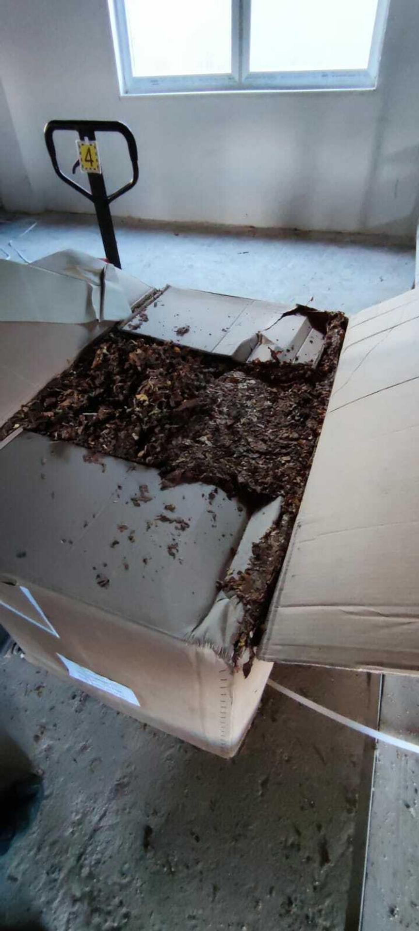 Nelegálna výrobňa tabaku.