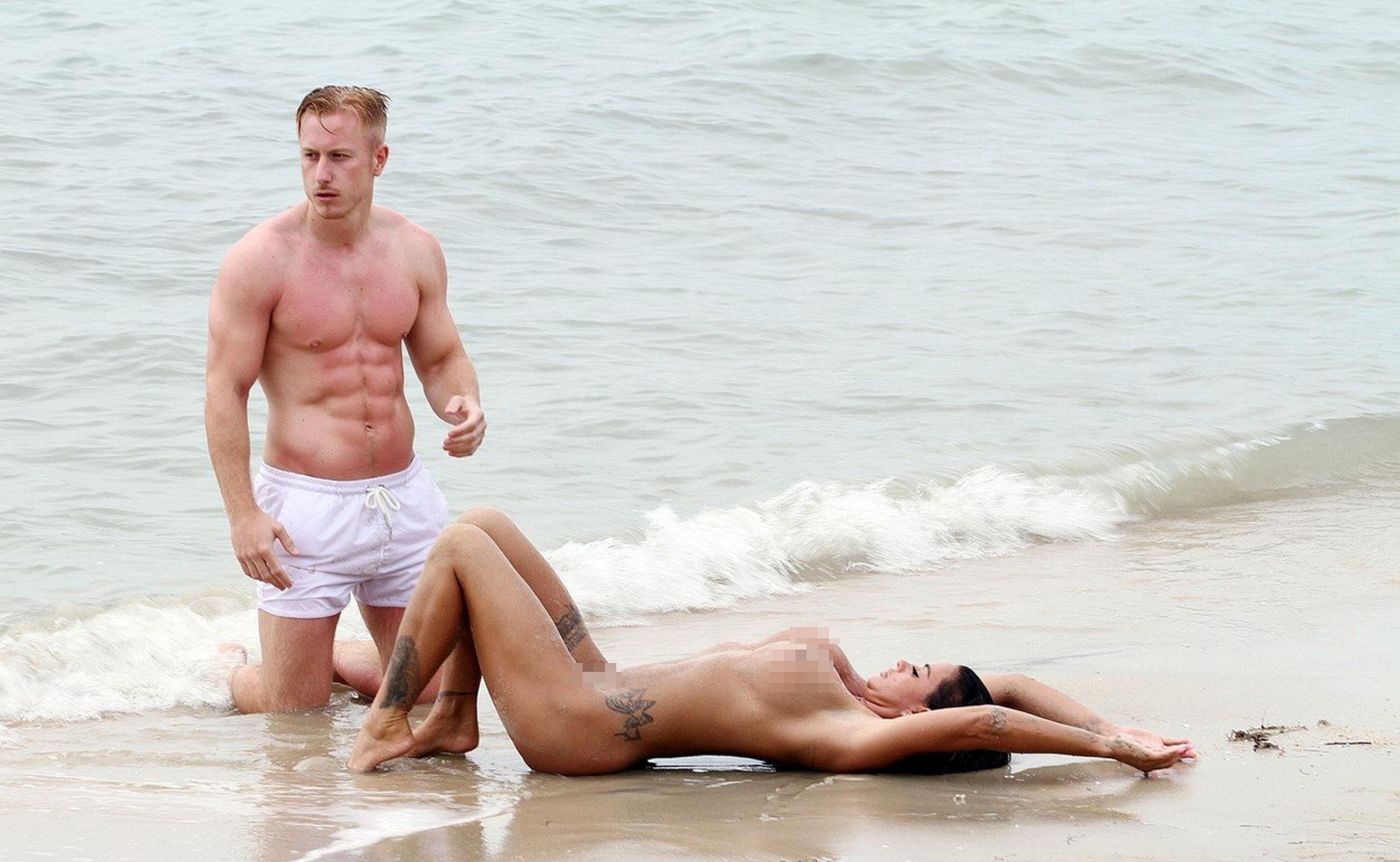 Katie Price s 29-ročným milencom, trénerom Krisom Boysonom.