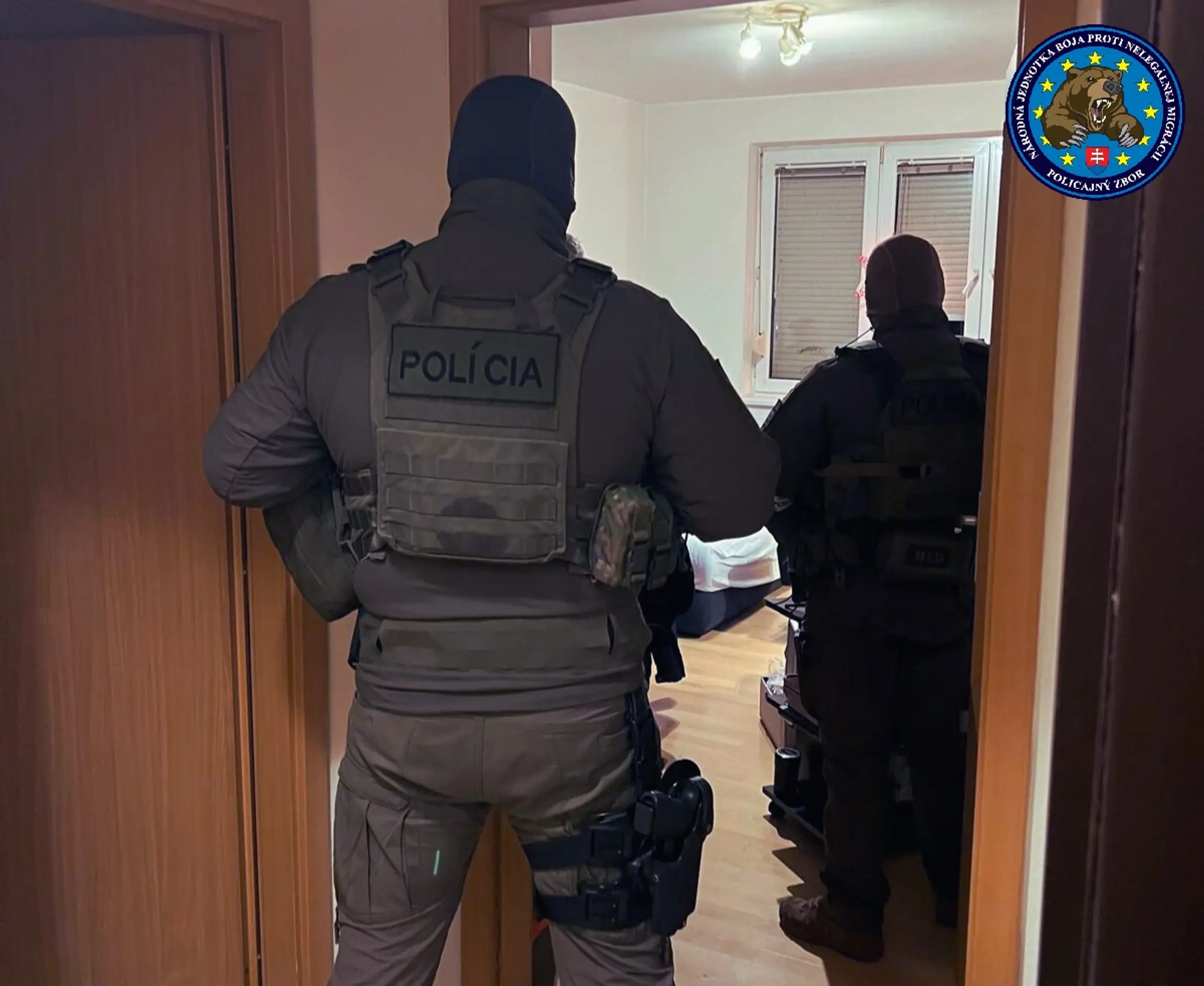 Polícia rozbila sieť nelegálneho zamestnávania Srbov na Slovensku
