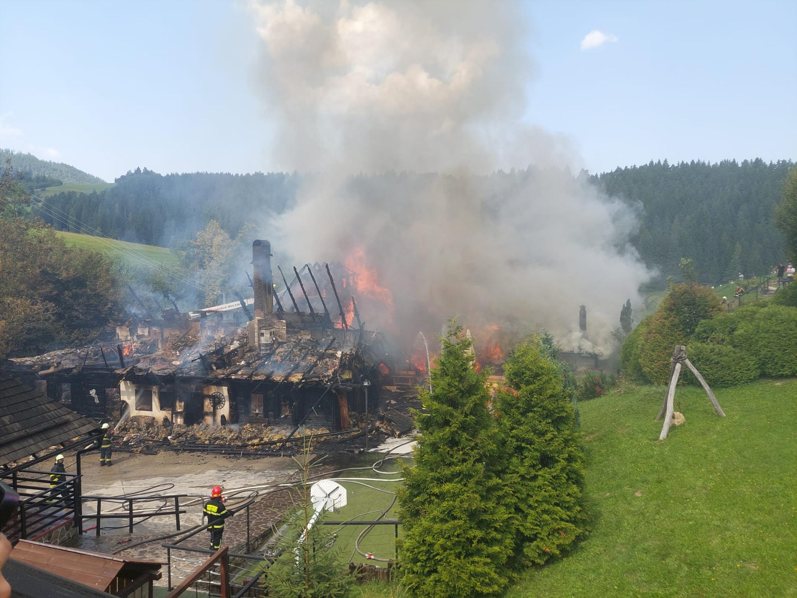 Požiar penziónu v Zázrivej.