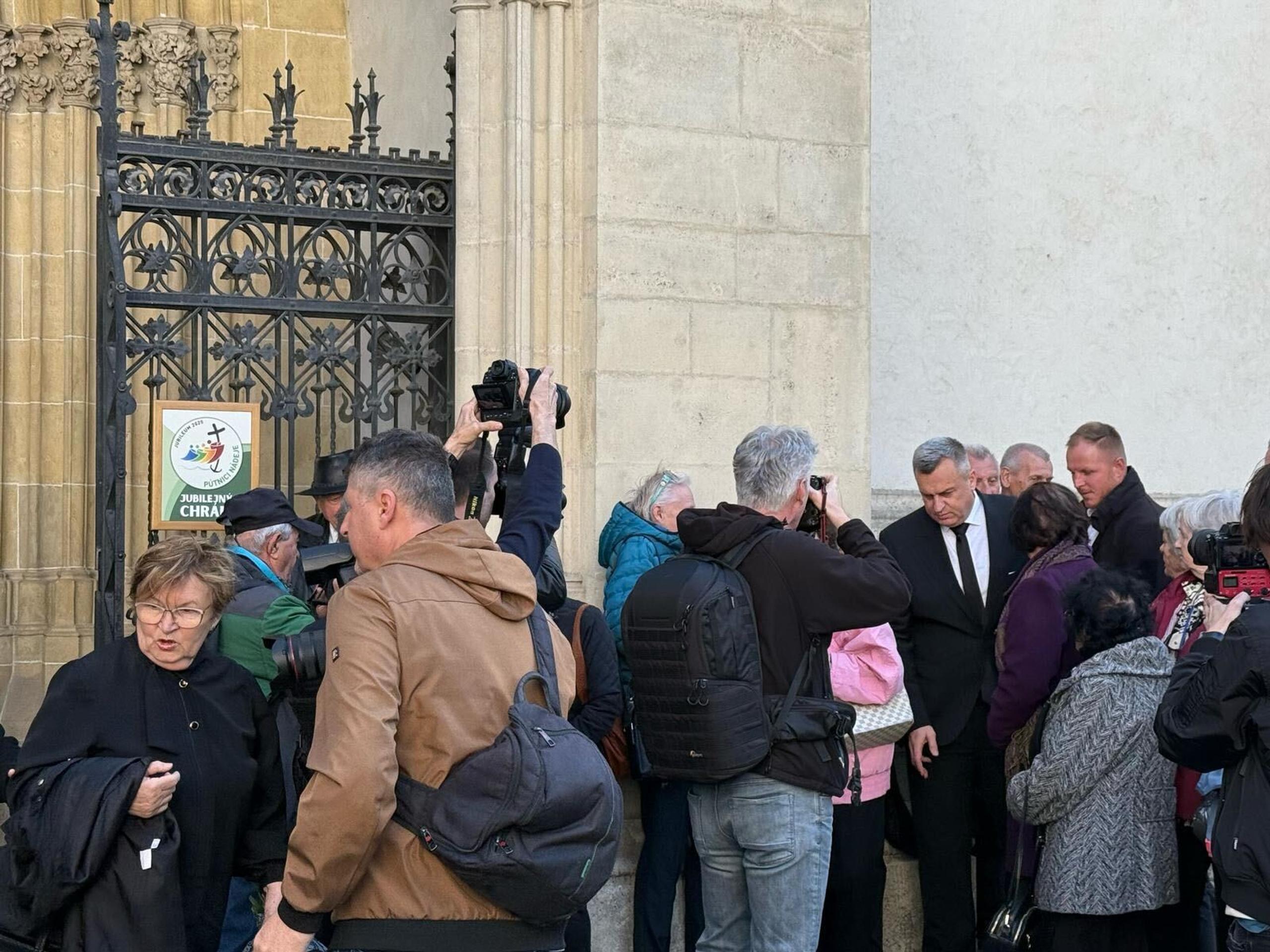 Na pohreb Štefana Kvietika prišiel aj predseda SNS Andrej Danko