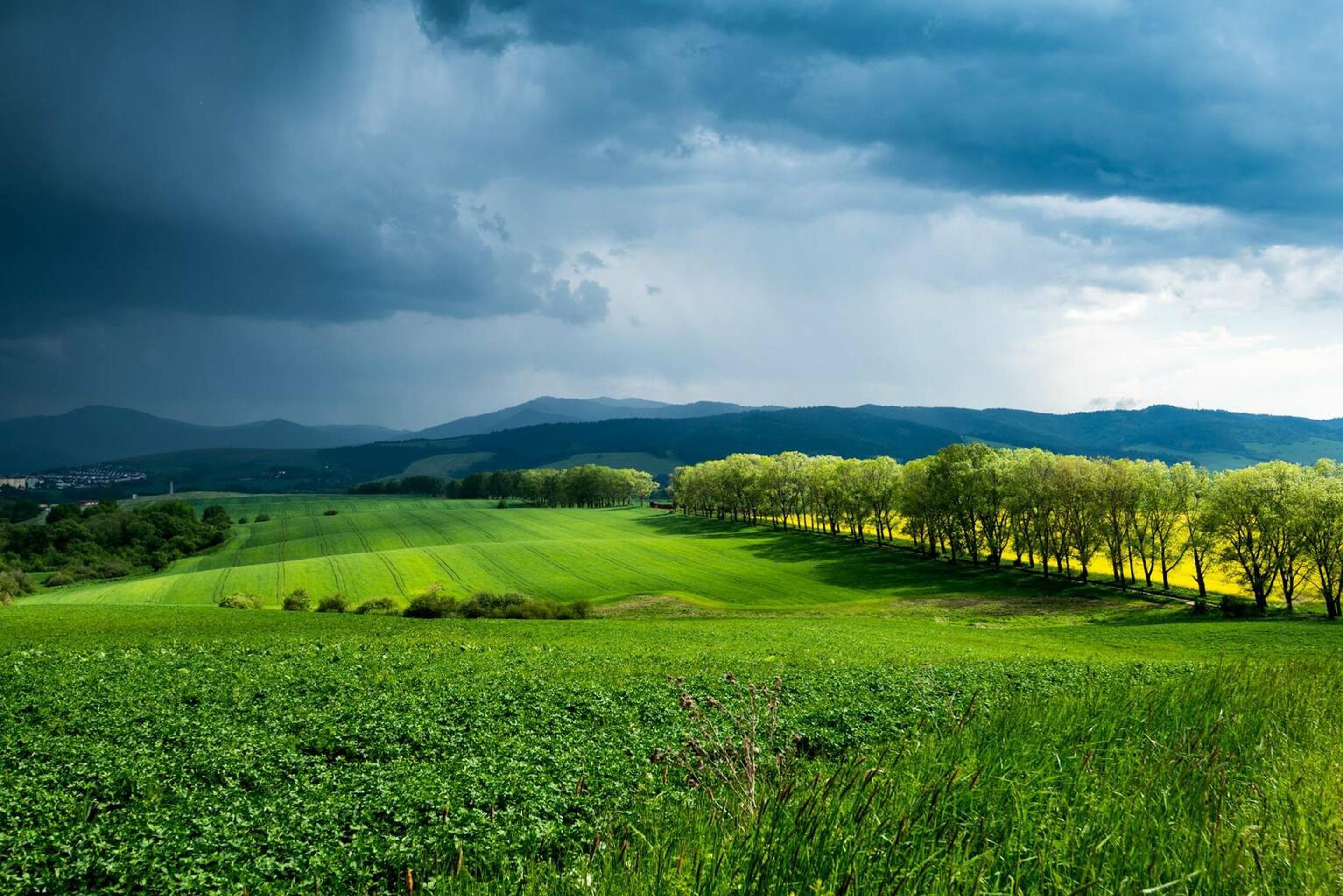 Pohľad z Jarabiny počas búrky.