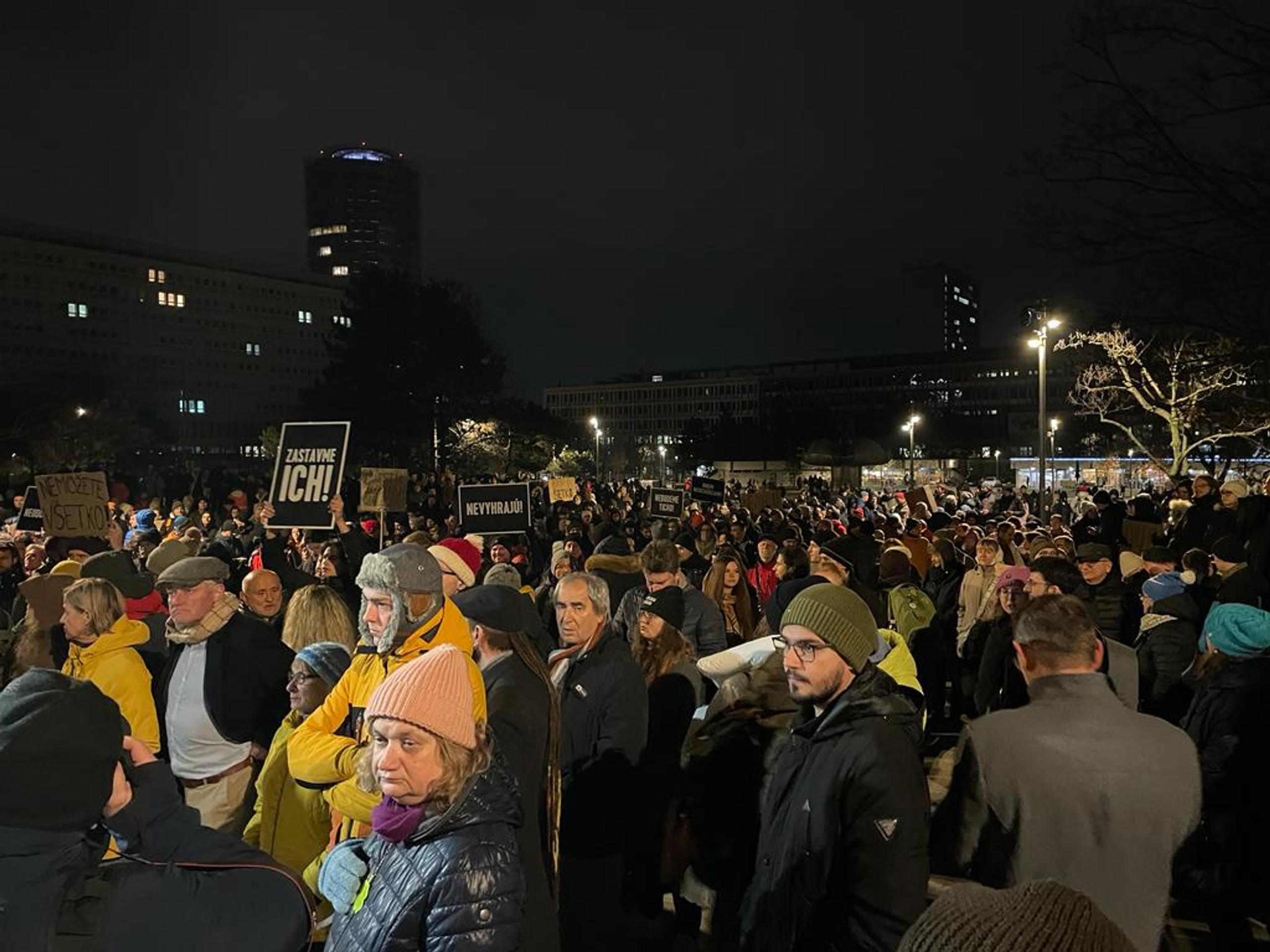 Protest pred Úradom vlády SR