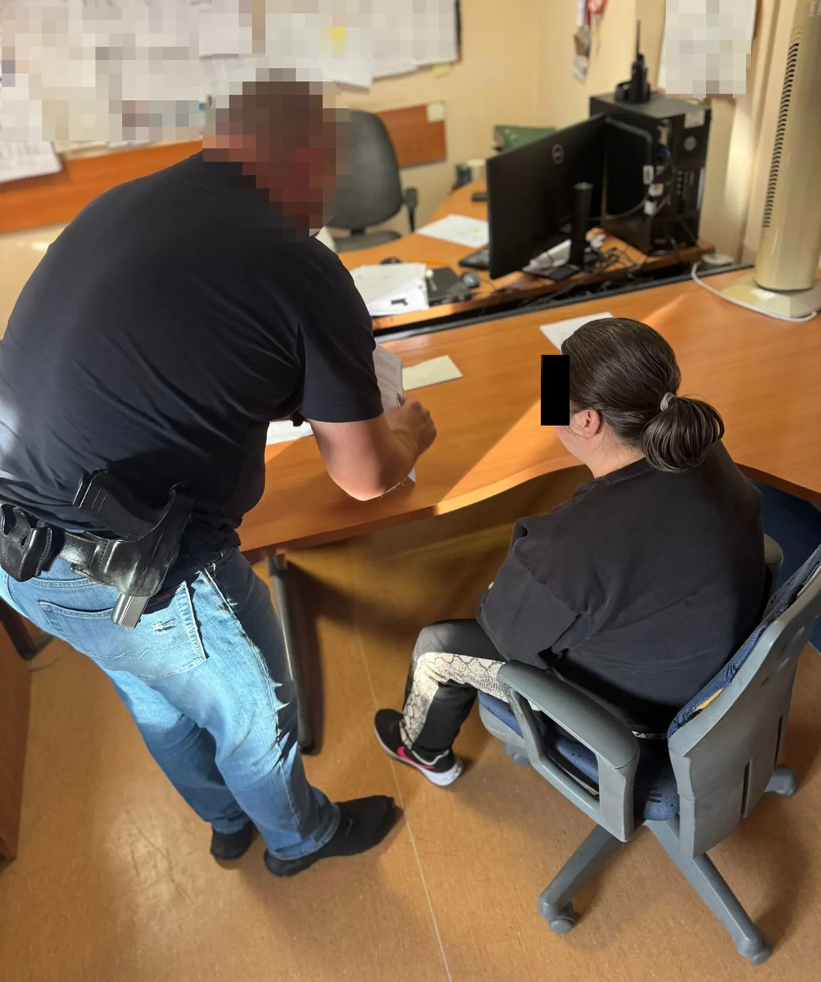 Polícia obvinila ženu a jej 17-ročného syna.