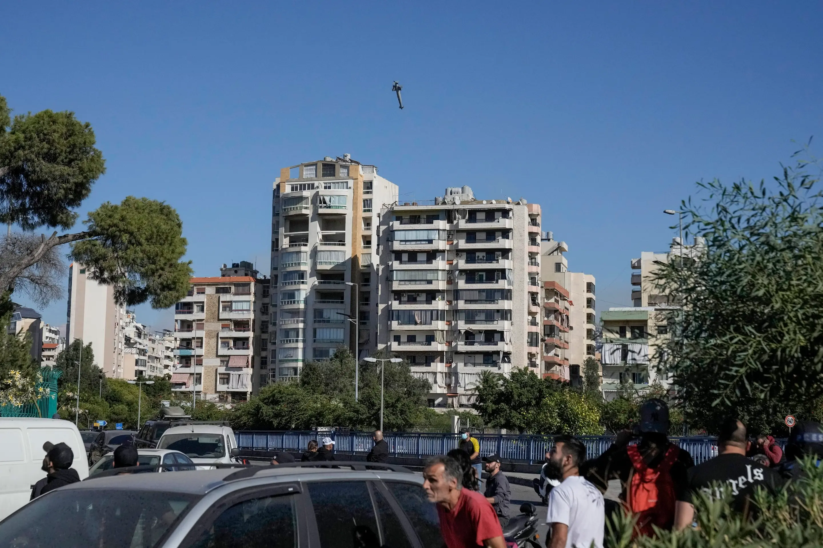 Fotograf odfotil izraelskú raketu pred nárazom do budovy v Bejrúte.