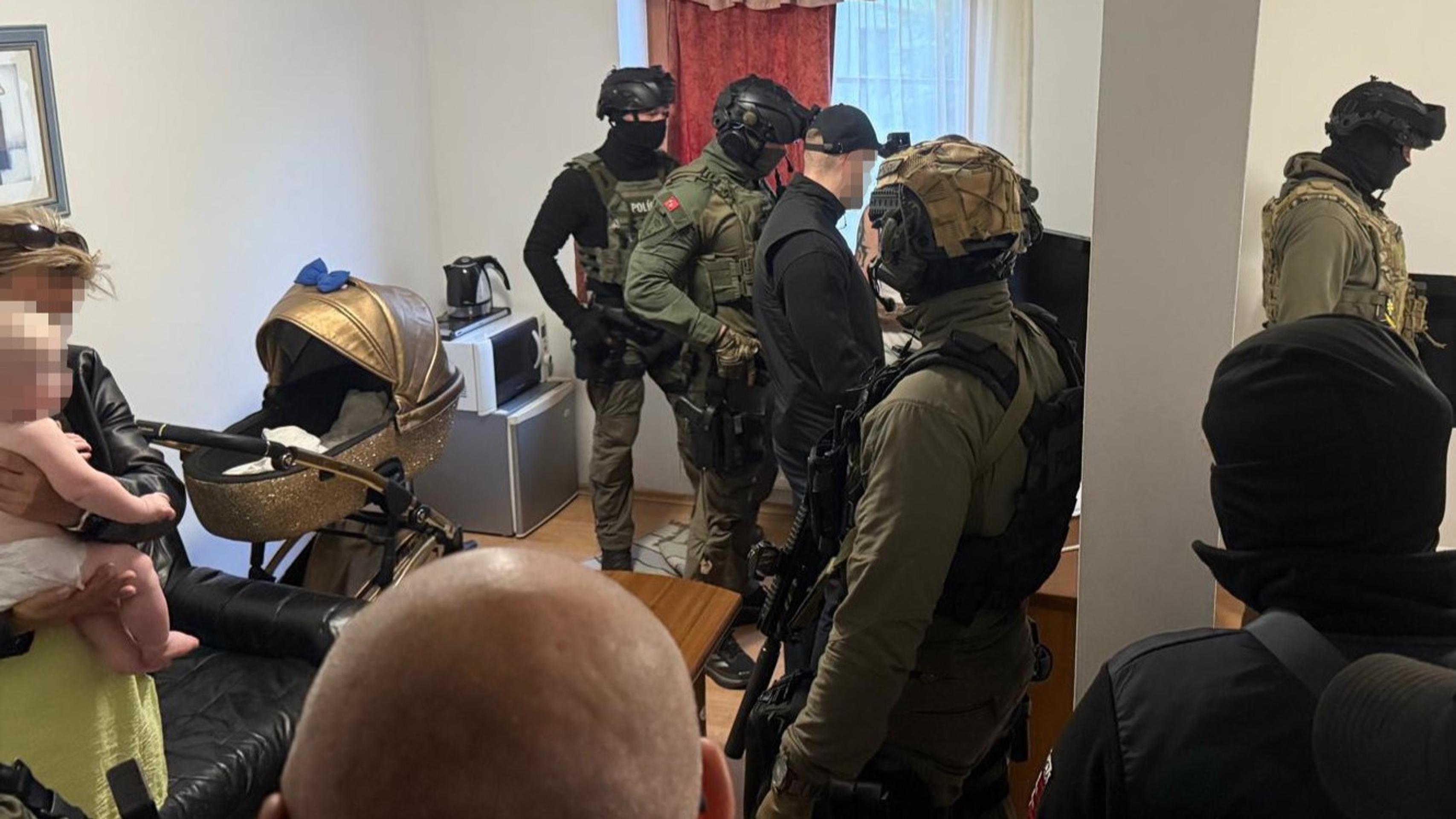 Zneužívali mladistvých na sexuálne služby.