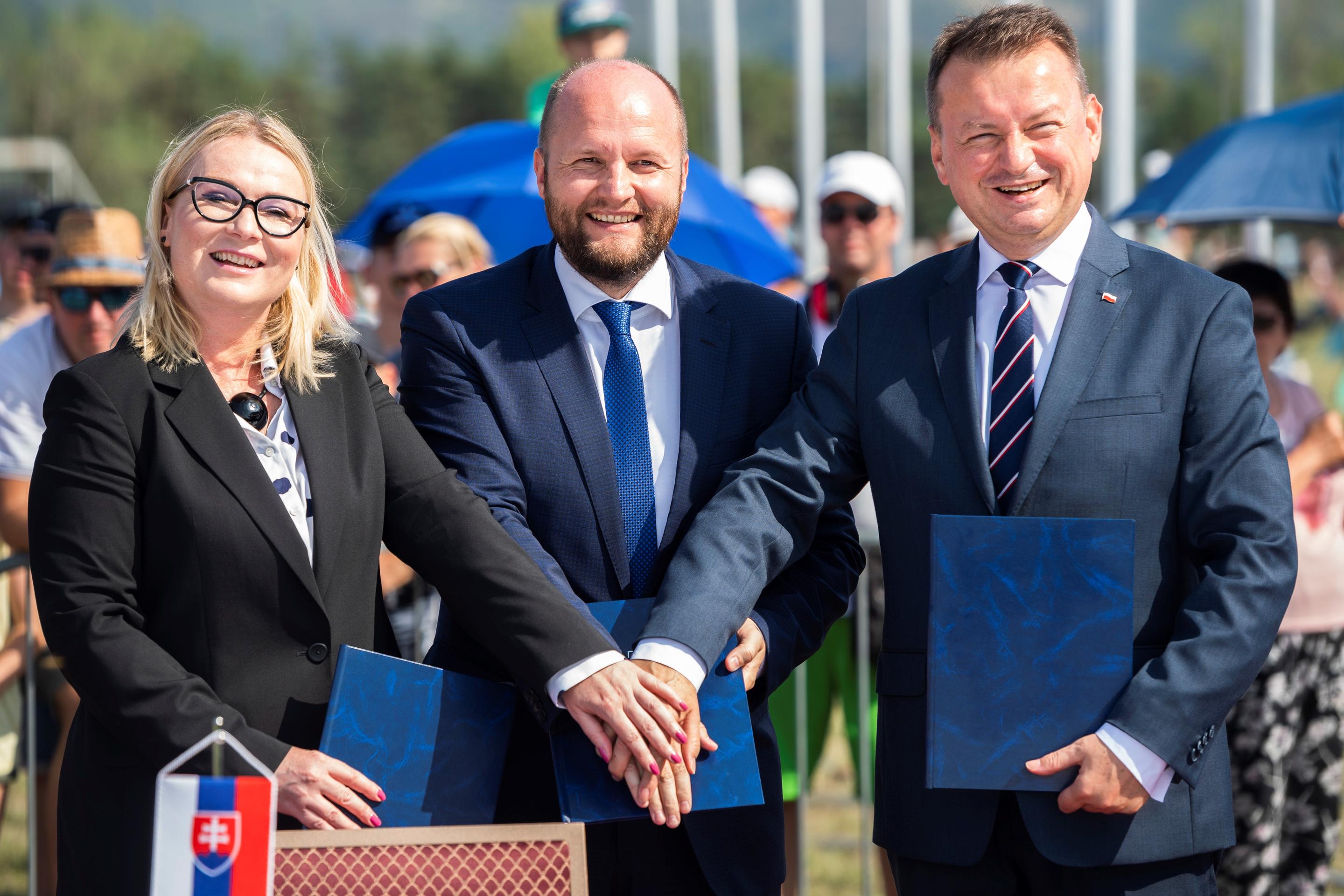 Na snímke zľava ministerka obrany Českej republiky Jana Černochová, minister obrany SR Jaroslav Naď a minister národnej obrany Poľskej republiky Mariusz Blaszczak.