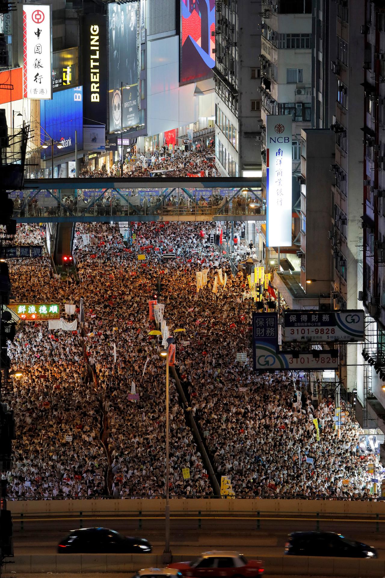 Konflikt polície s protestantmi v Hongkongu.