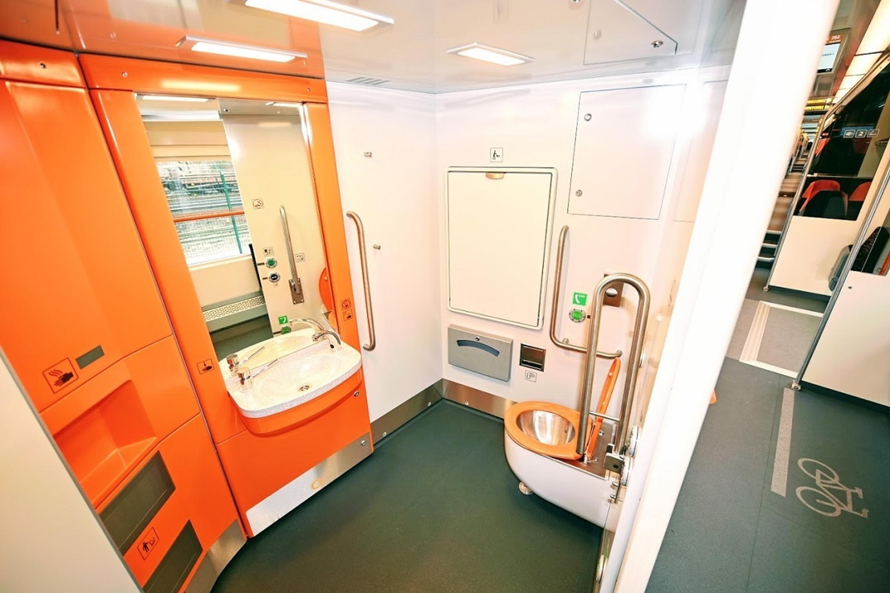 Na snímke nová elektrická jednotka