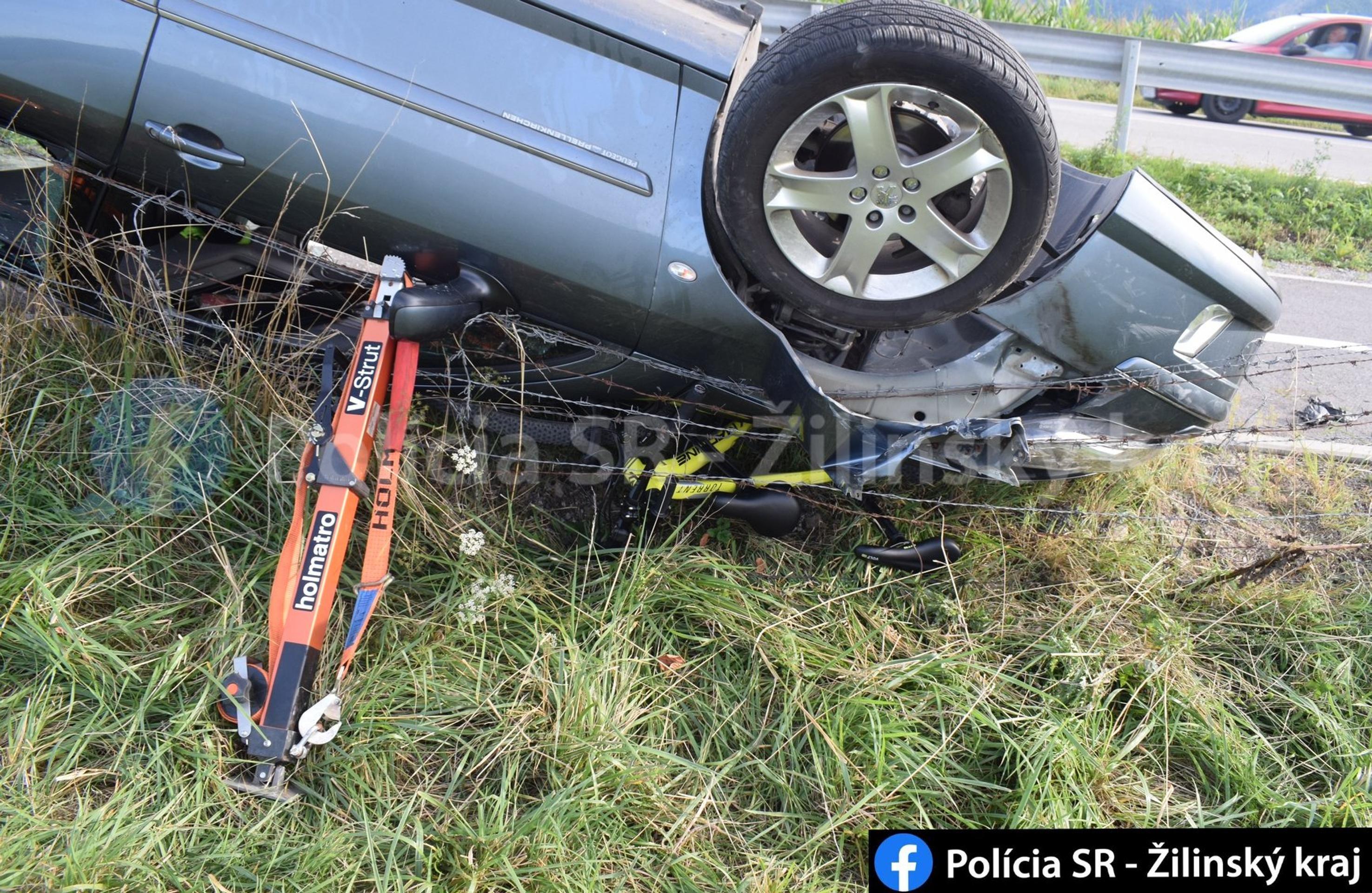 Pri nehode sa zranil cyklista aj maloleté dieťa
