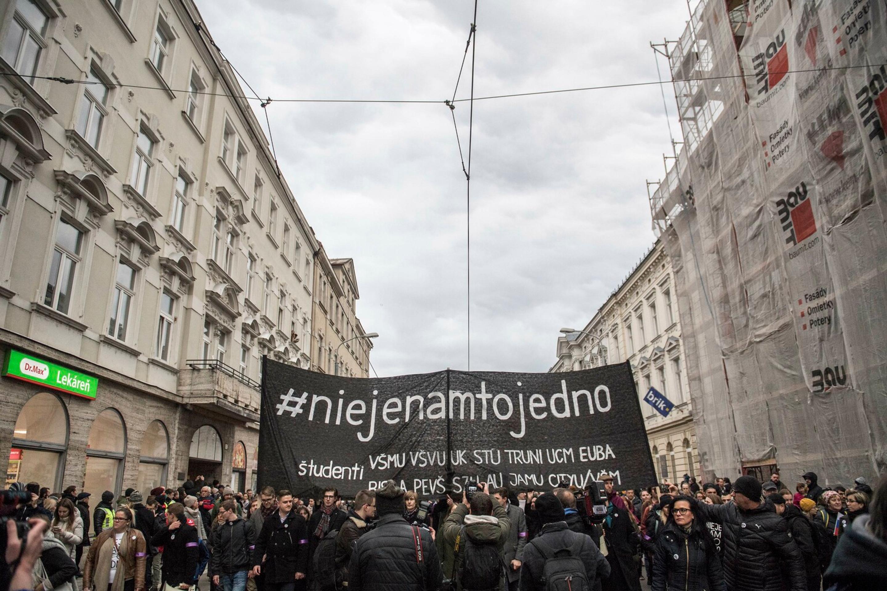 Na snímke účastníci tichého pochodu študentov a slušných ľudí