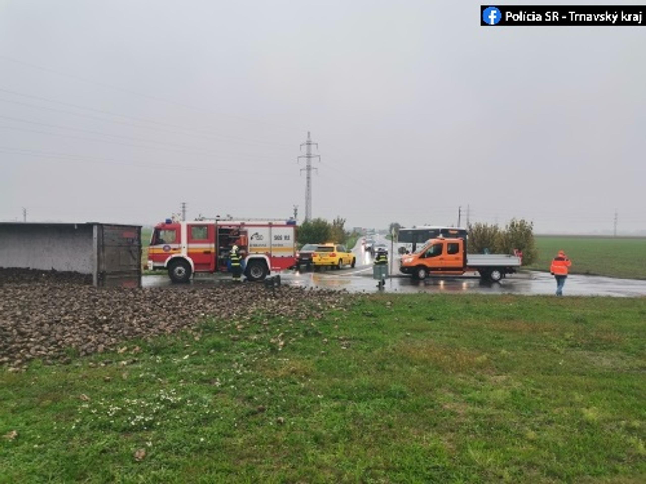 Kamión sa prevrátil pri Galante