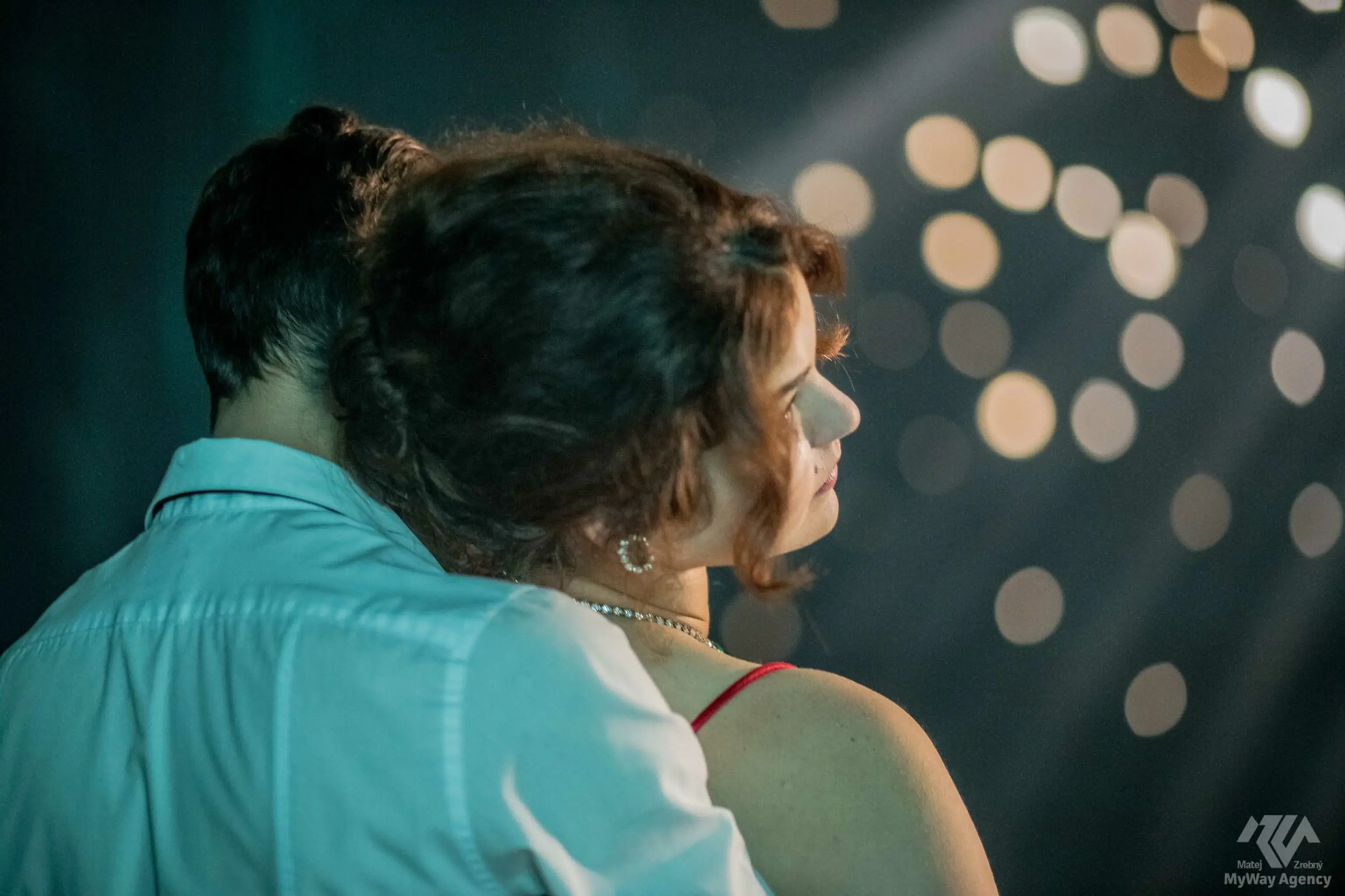 Celeste Buckingham a Matej Vávra v novom klipe Loving You.