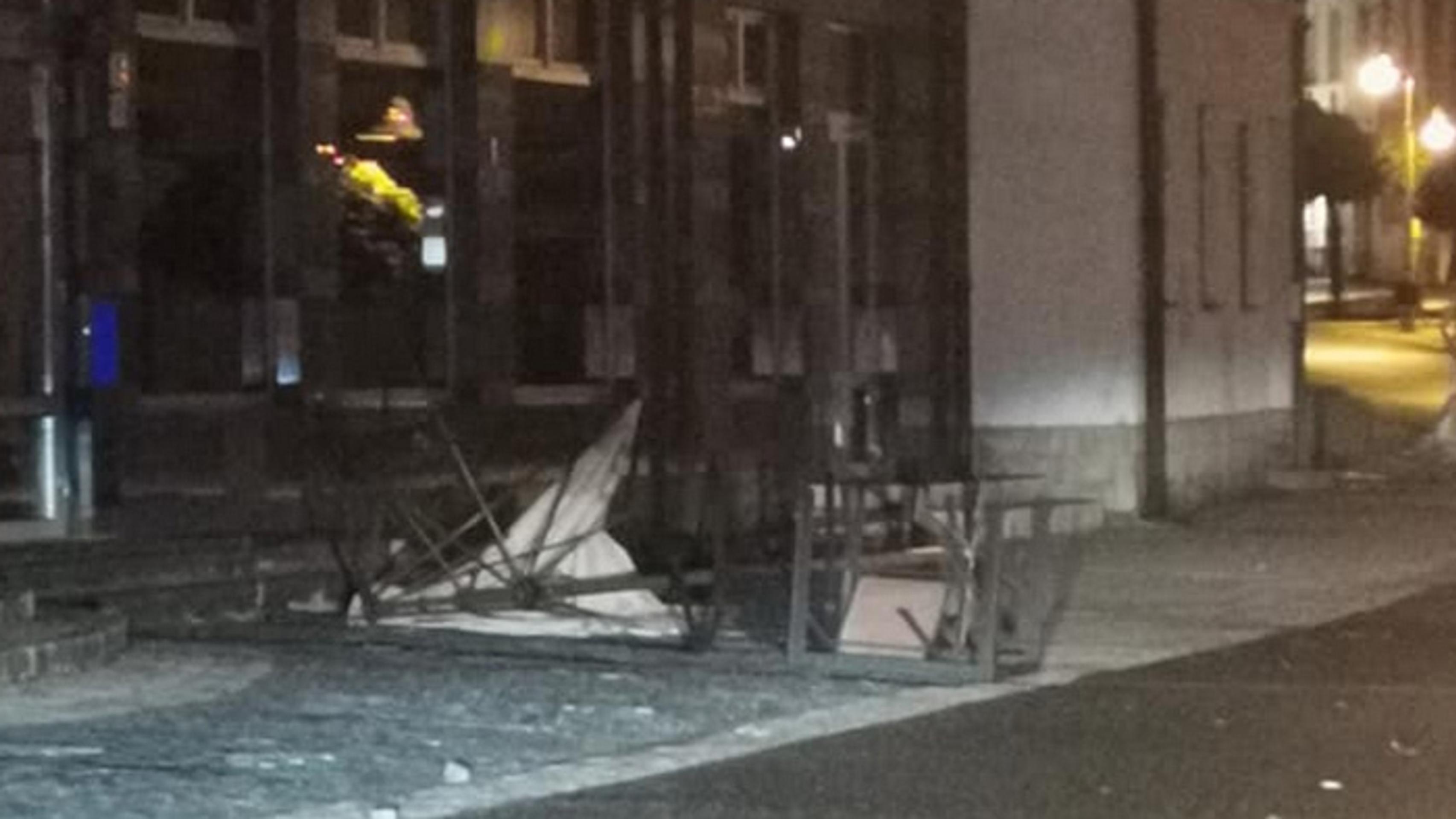 Nočná smršť rozmetala terasy.