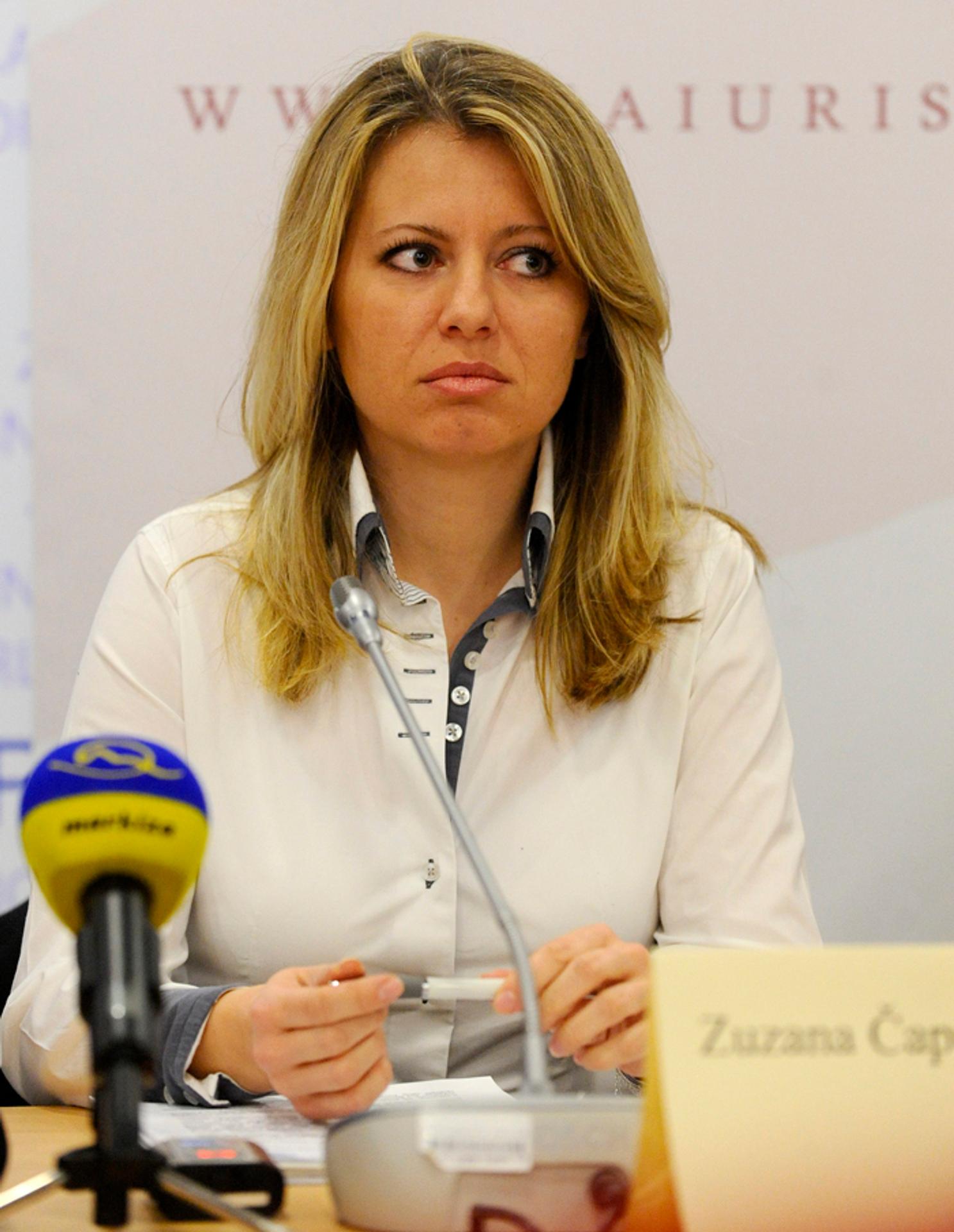 Zuzana Čaputová na prijatí u prezidenta Andreja Kisku za OZ Via Iuris. (2. septembra 2014)