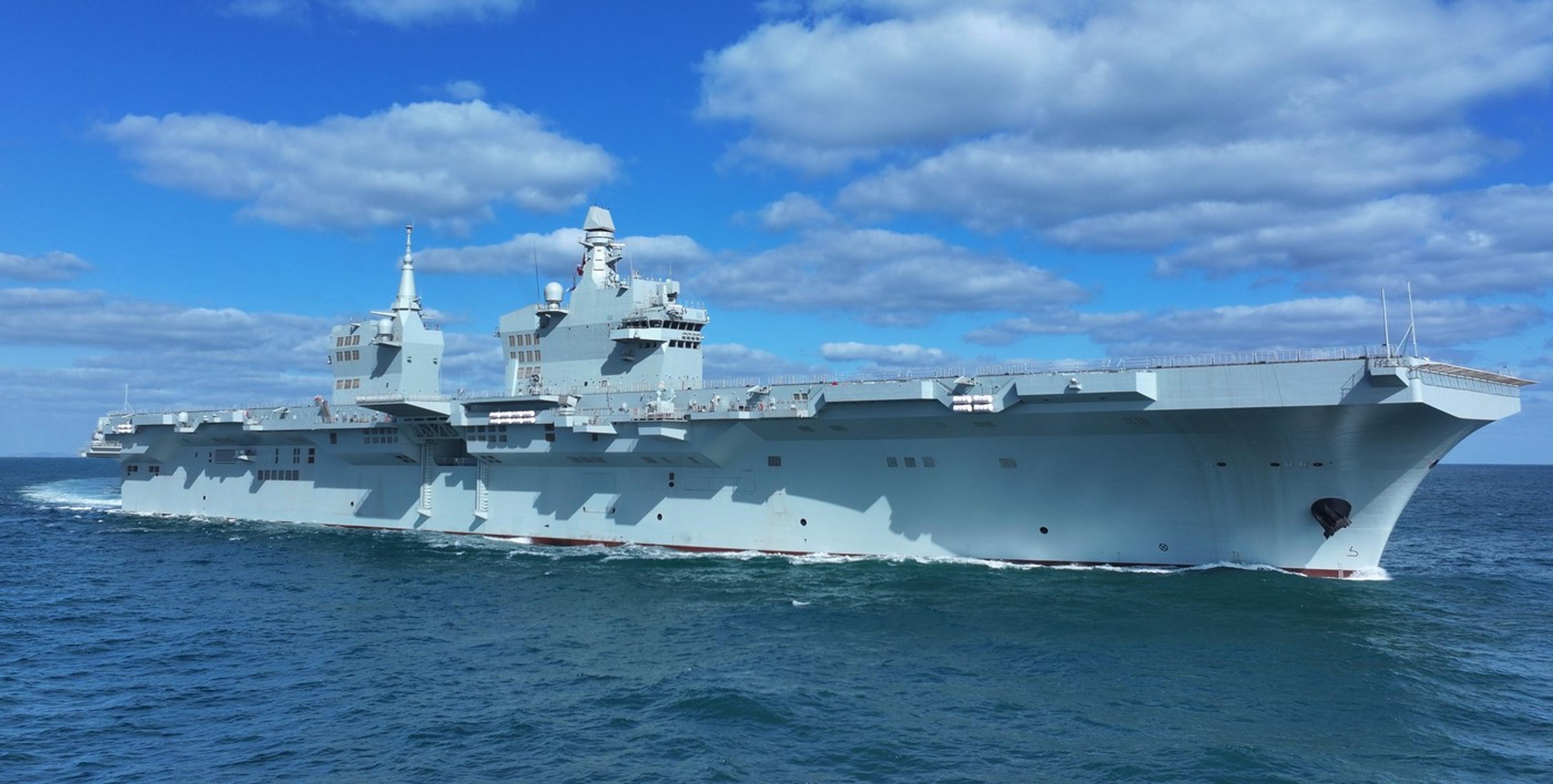 Obojživelná útočná loď Typ 076 S'-čchuan.