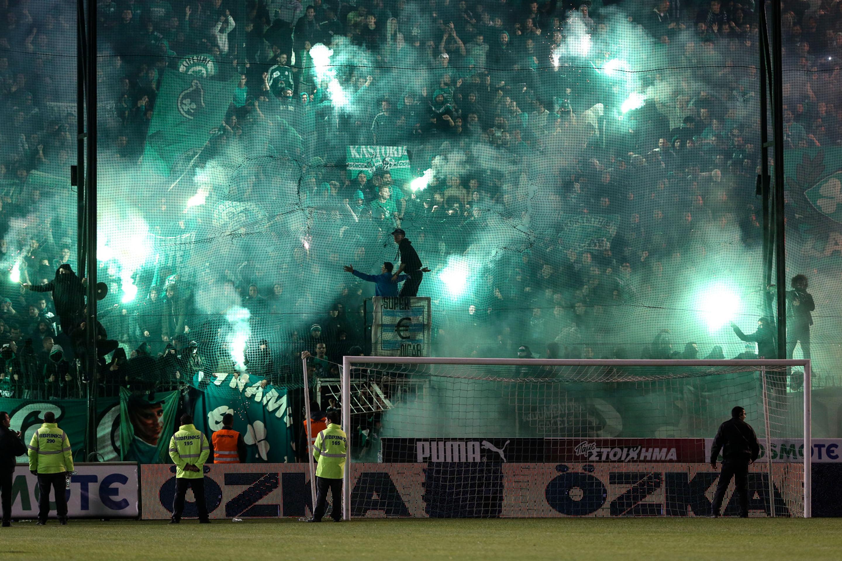 Zápas Olympiakosu zrušili kvôli výtržníkom