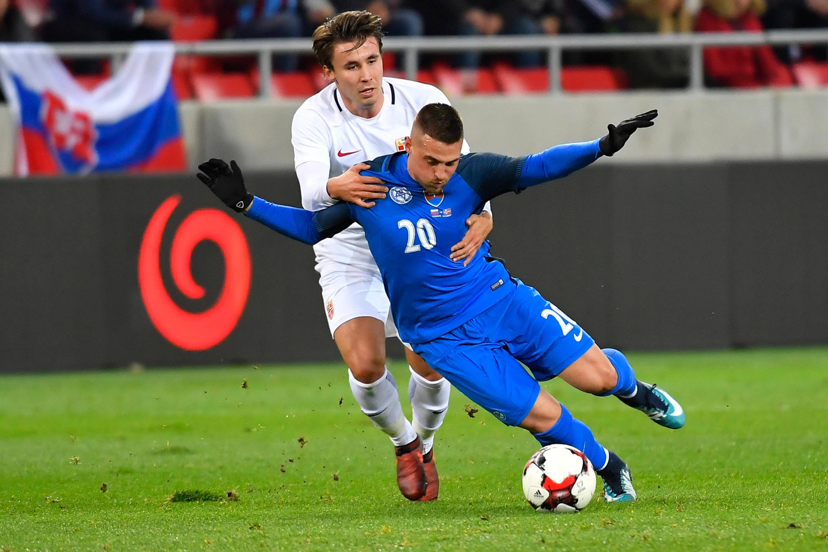 Minister obrany bol vysvetľovať