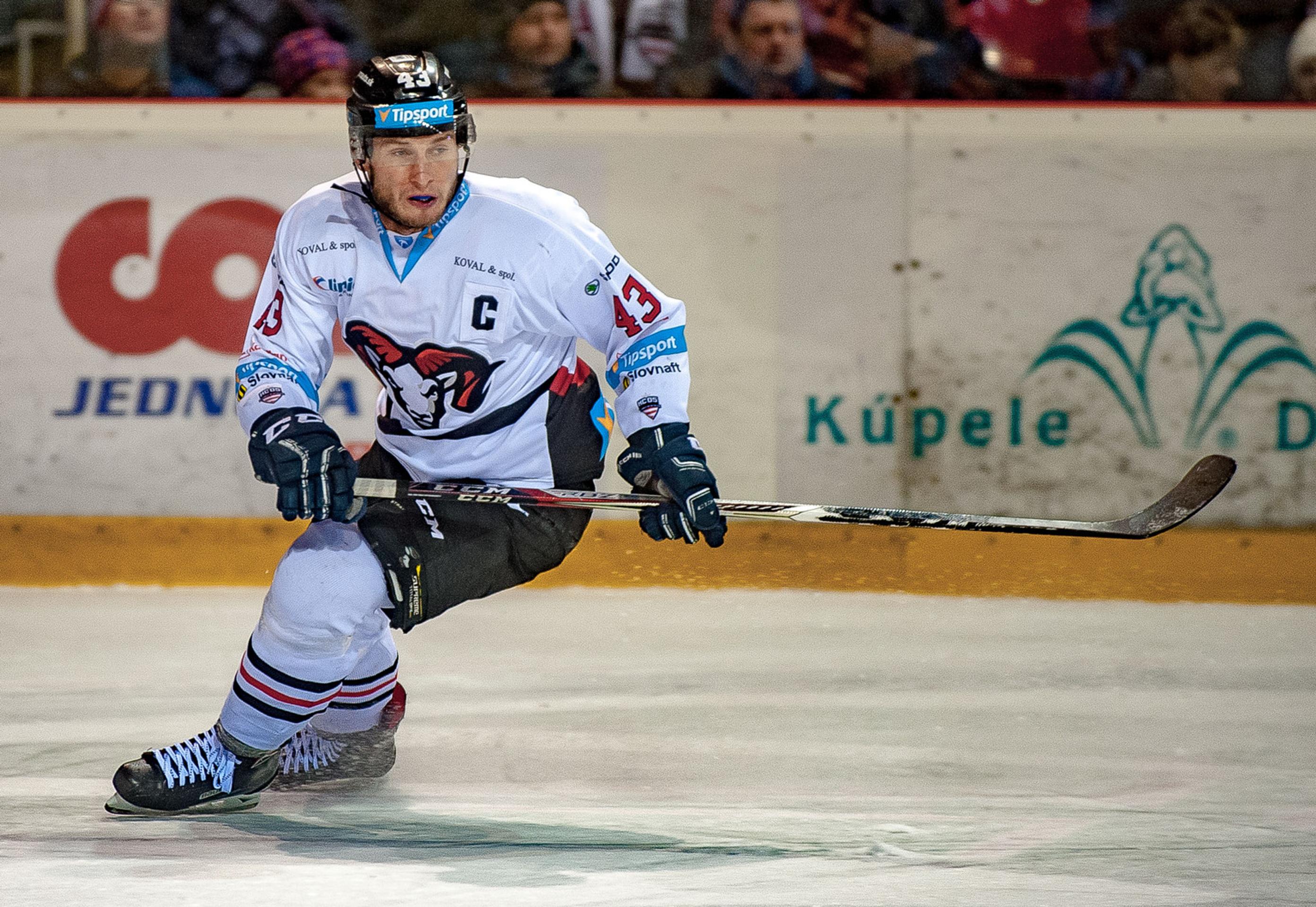 Tomáš Surový z Banskej Bystrice v dueli proti Košiciam. 