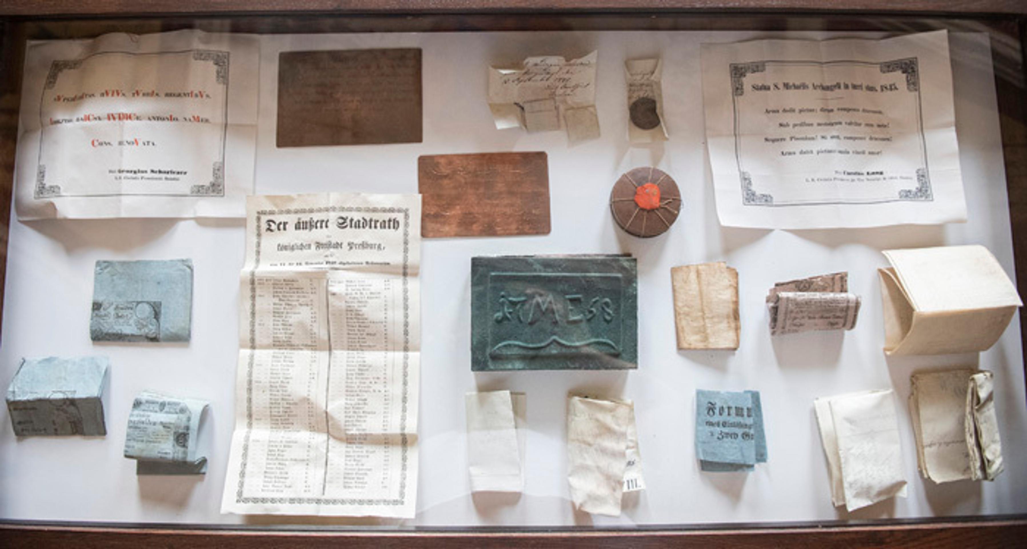 Všetko, čo sa nachádzalo v časovej schránke.