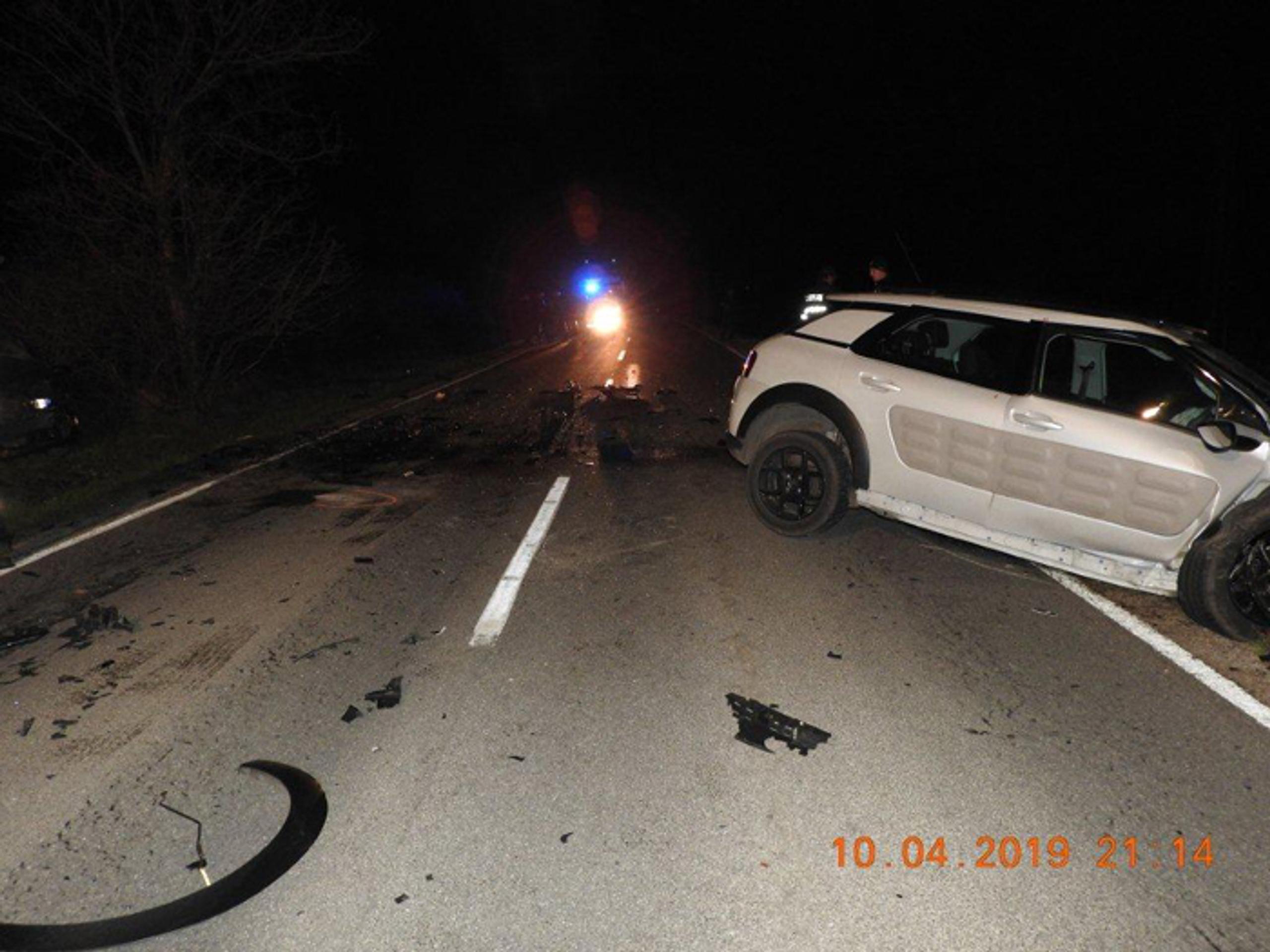 Auto, s ktorým sa čelne zrazil kaplán z Cífera.