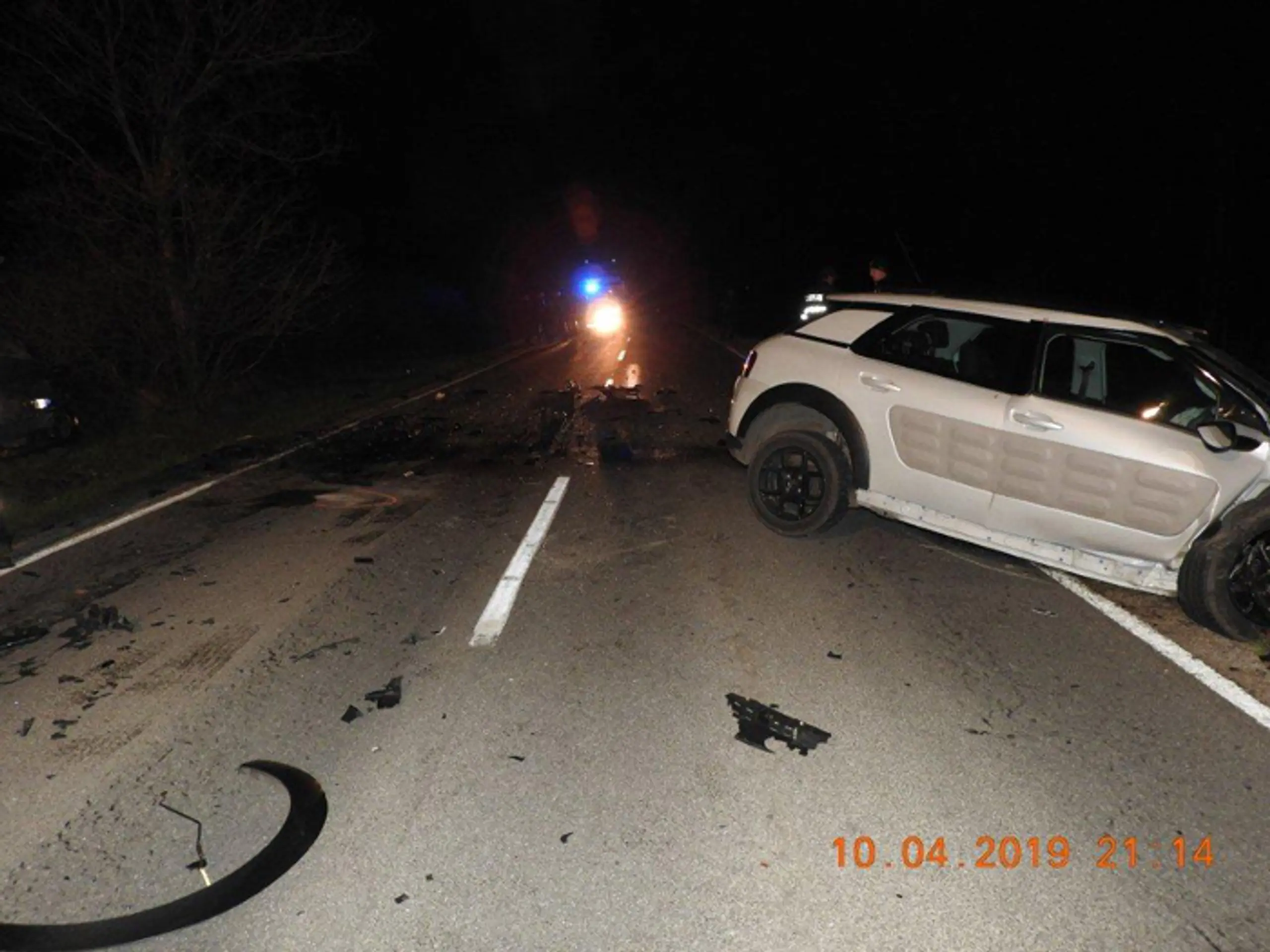 Auto, s ktorým sa čelne zrazil kaplán z Cífera.