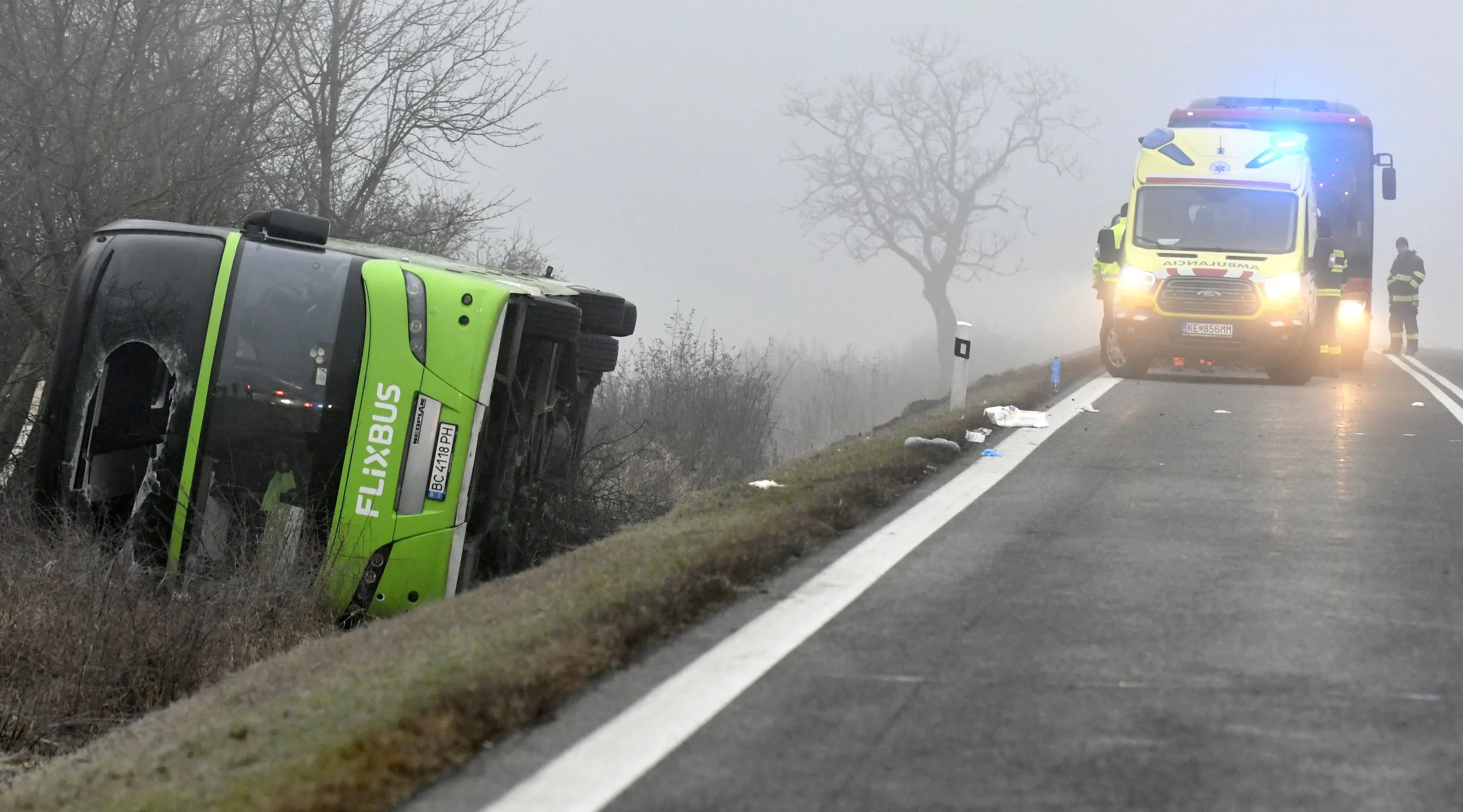 Nehoda autobusu z Ukrajiny pred obcou Dargov.