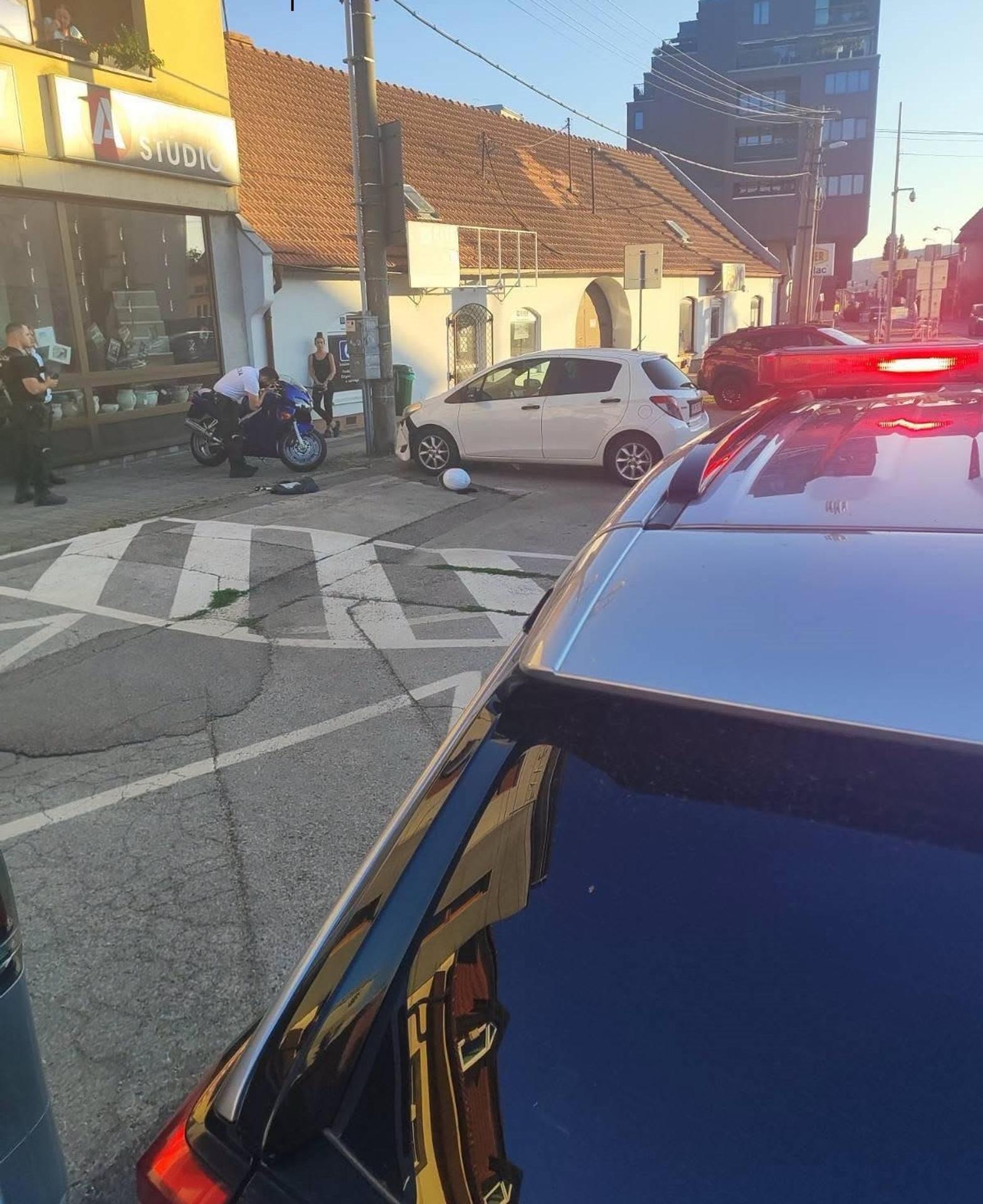 Jazda bez vodičáku s falošnou ŠPZ.