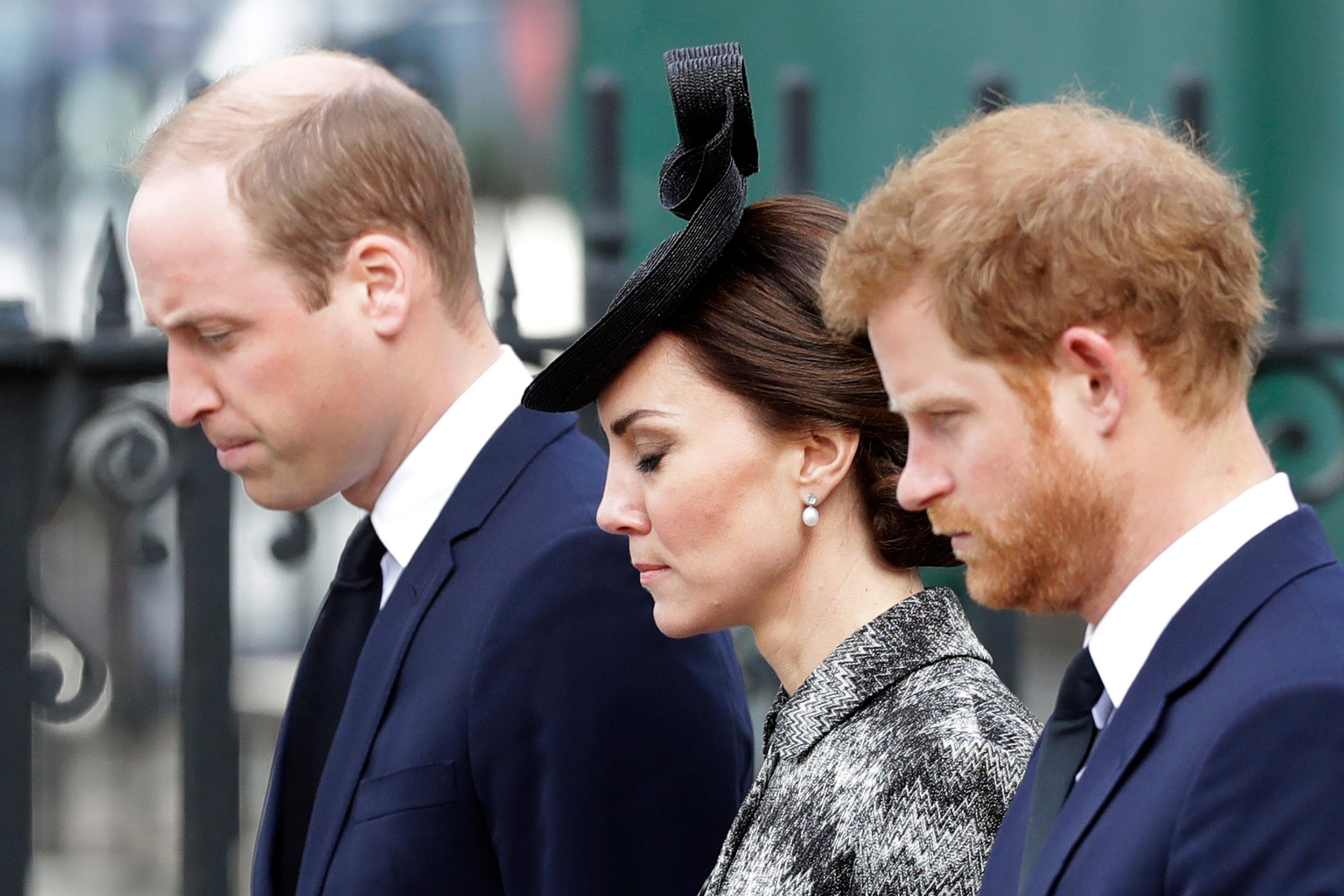 Princ Harry s princom Williamom a vojvodkyňou Kate Middleton.