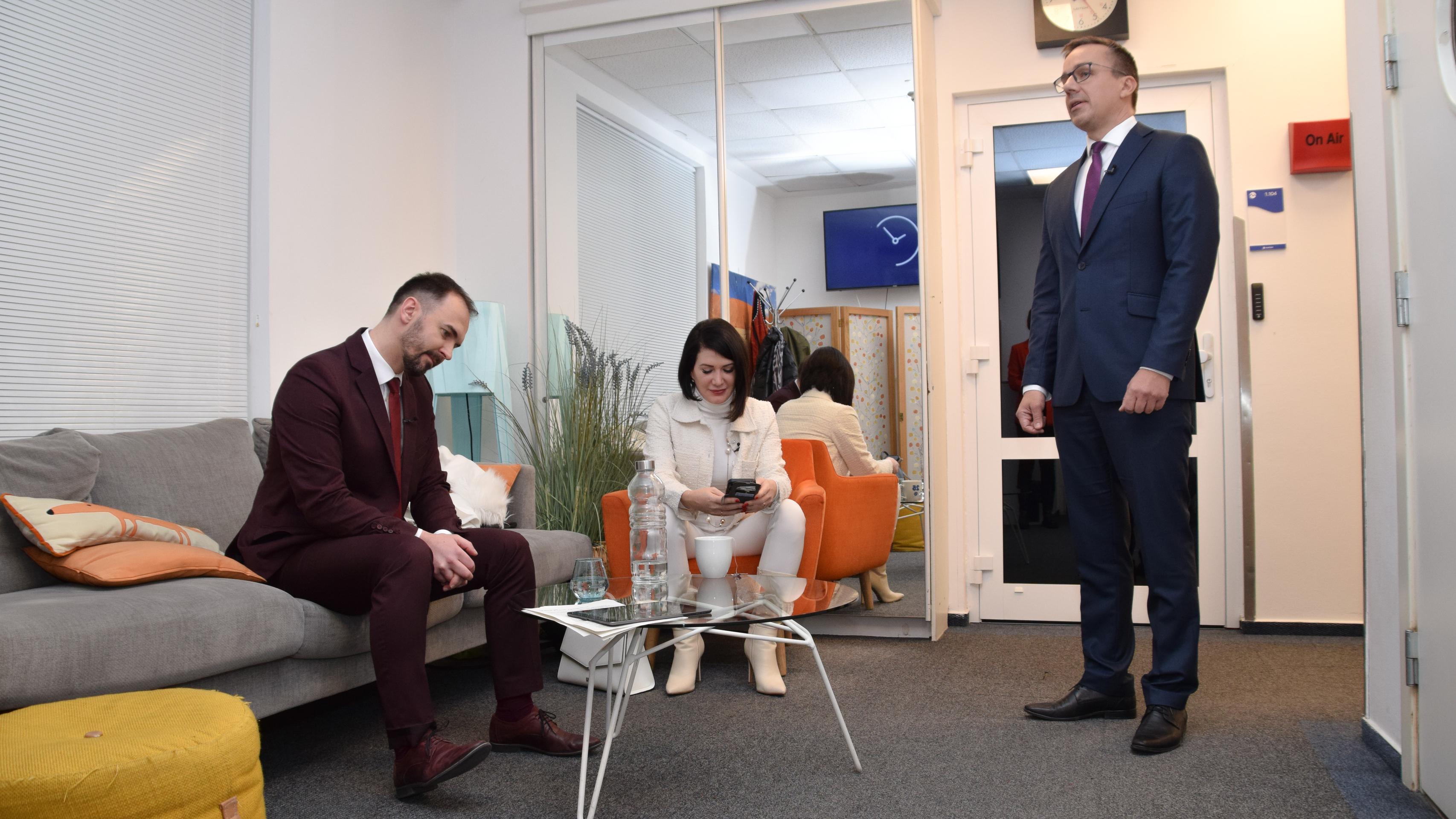 E. Tomáš, J. Bittó Cigániková a M. Šipoš v relácii Na telo plus.