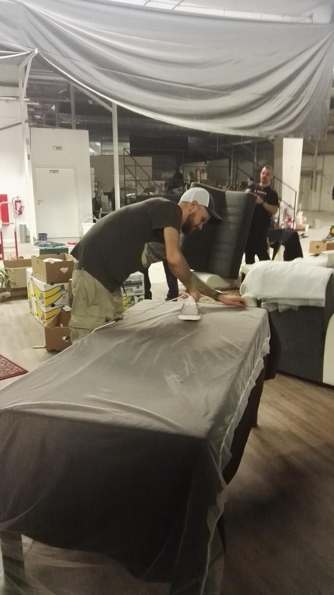 Stavba kulís pre novú sériu Susedov