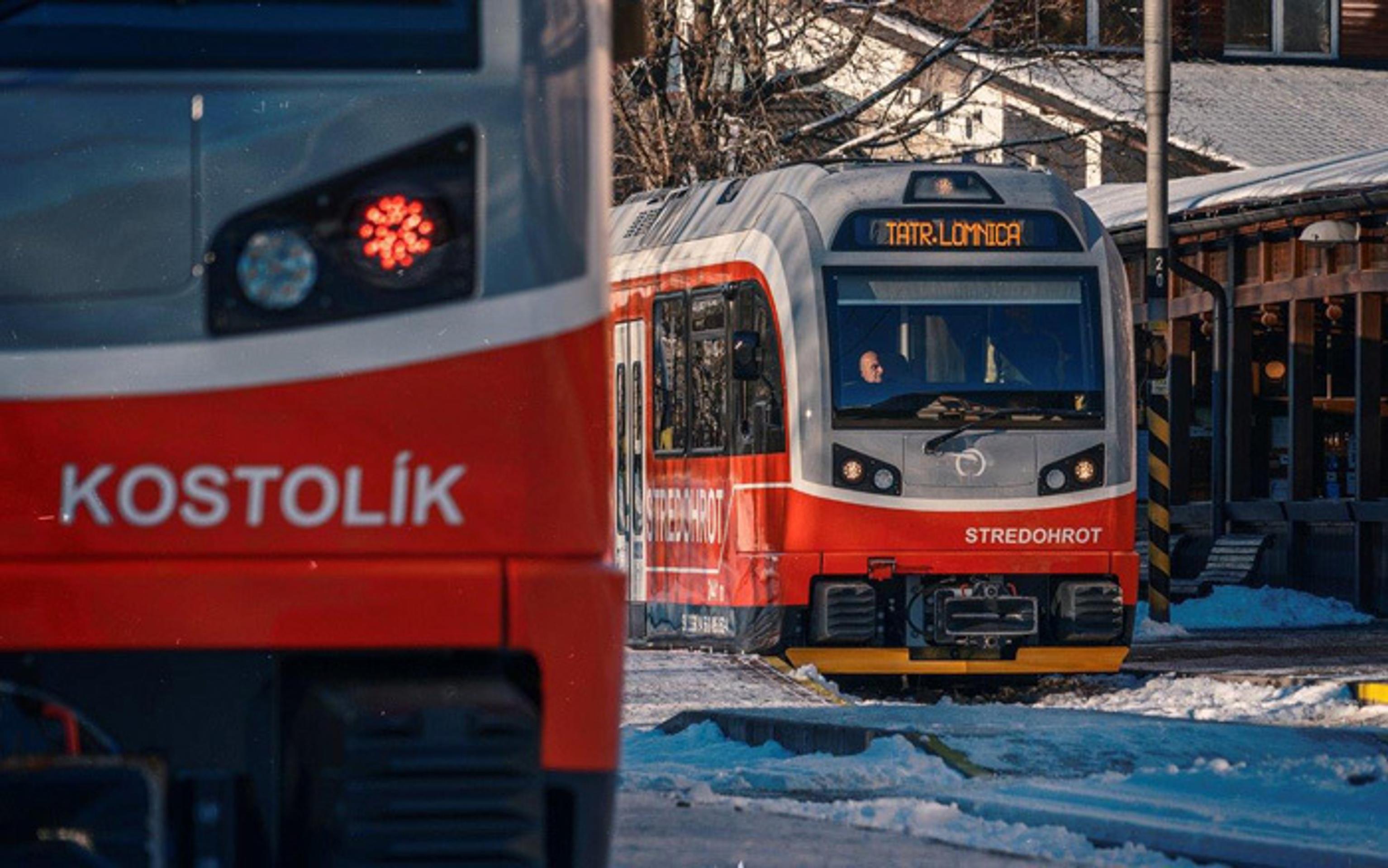 Prvé dve elektrozubačky Stredohrot a Kostolík previezli prvých cestujúcich na tatranskej elektrickej železnici.
