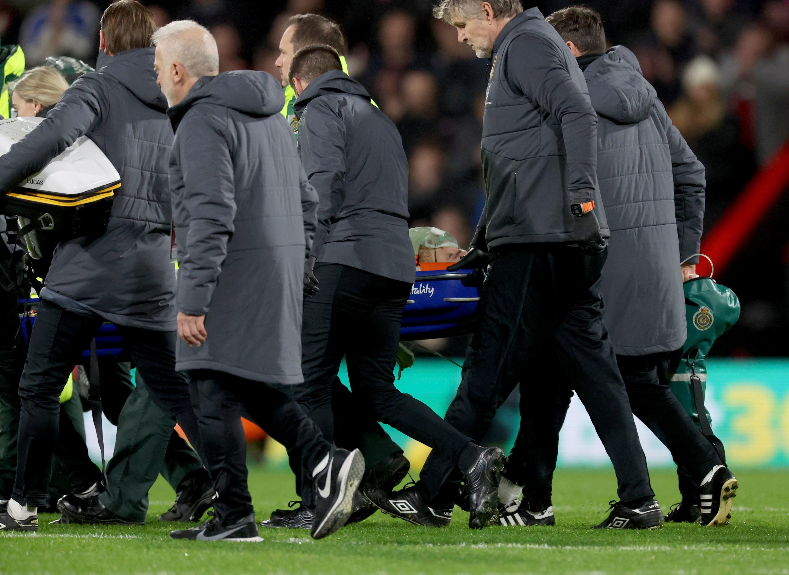 V stoji tlieskali hostia i domáci.