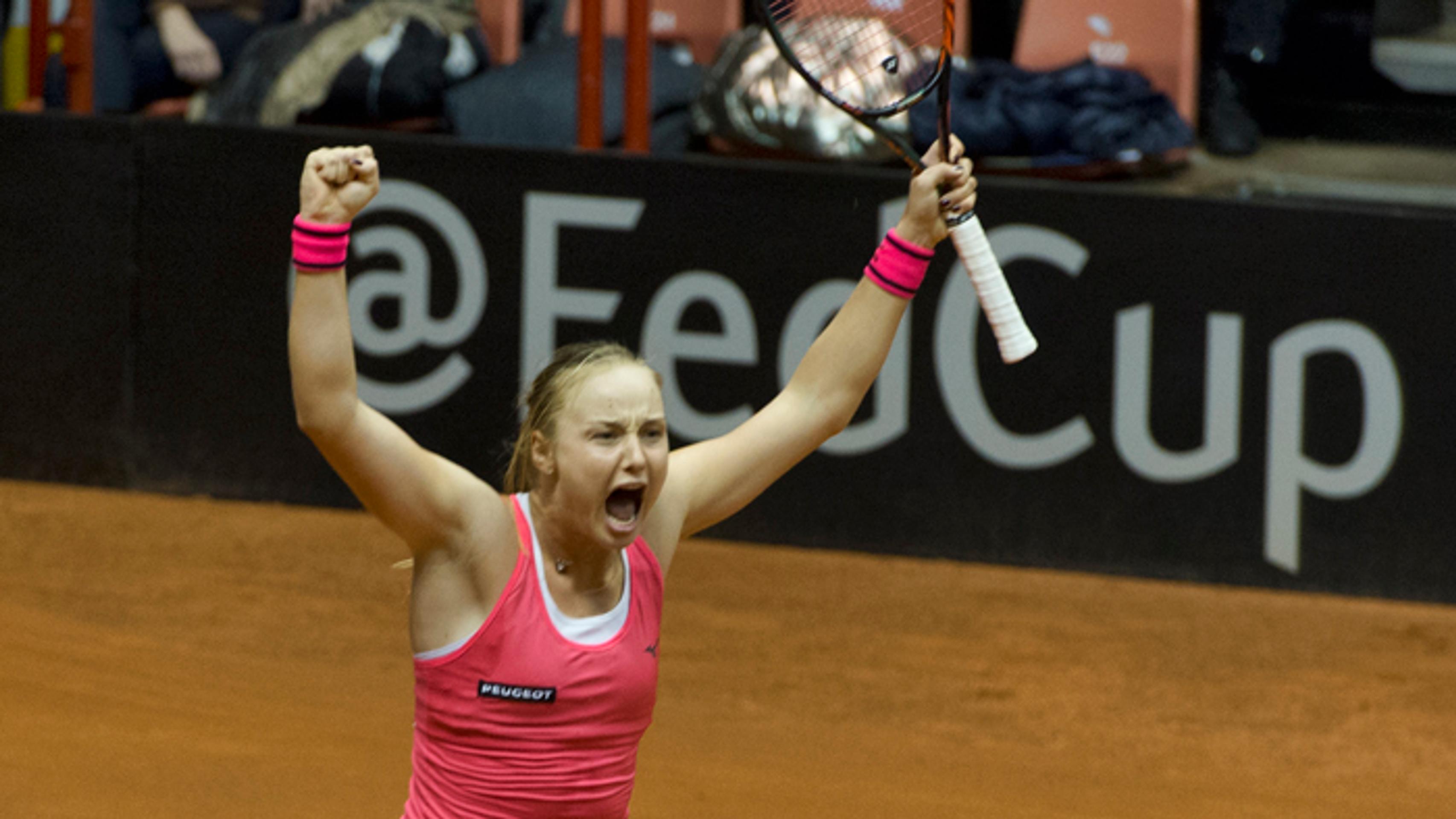 Rebecca Šramková sa raduje z víťazstva nad Taliankou Francescou Schiavoneovou.