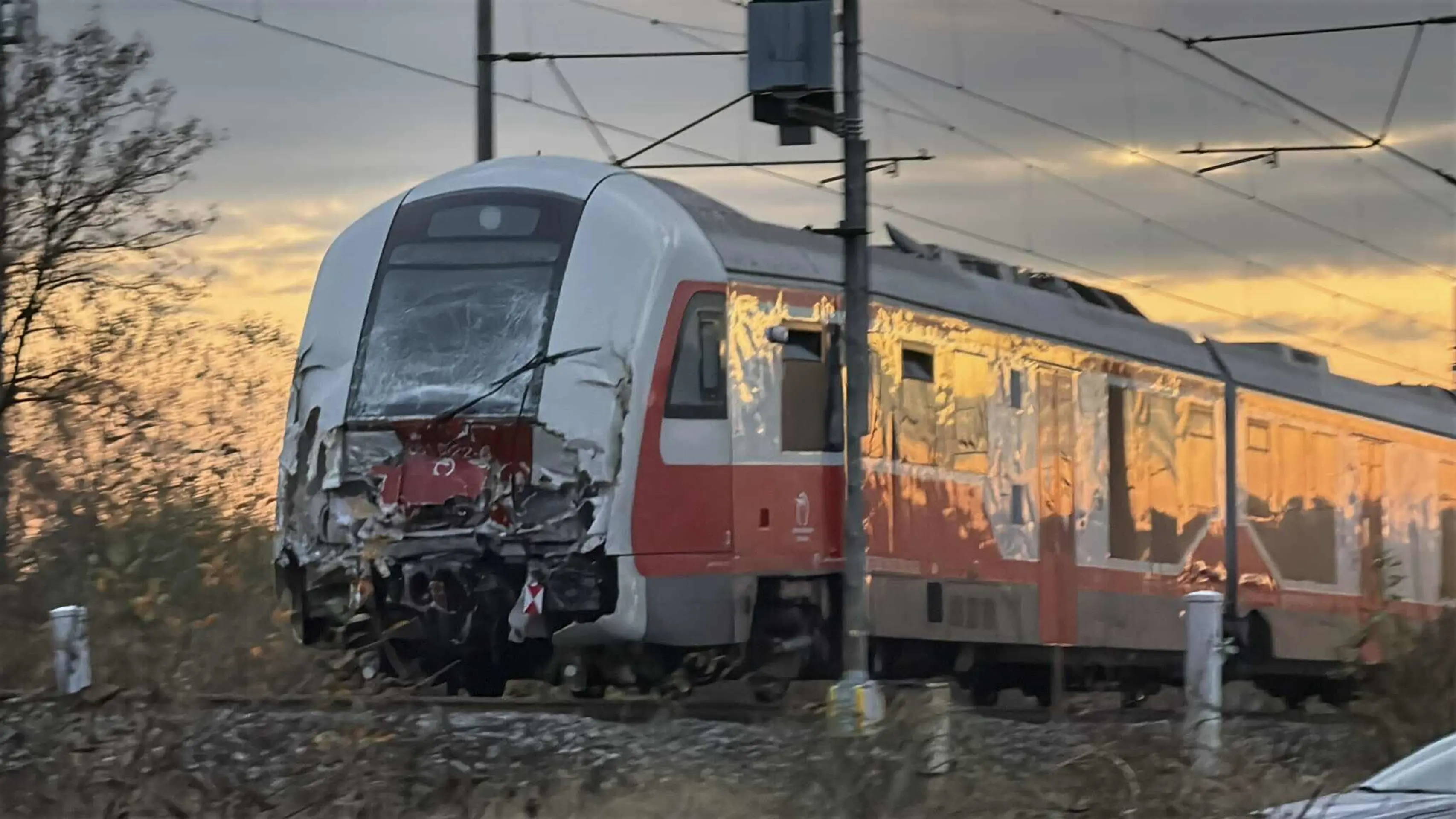 Odstraňovanie následkov nehody pri Pezinku.